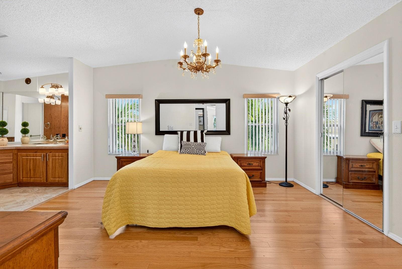 Large Master bedroom with Master bath to the side - 10315 CORTEZ RD W #7F, BRADENTON