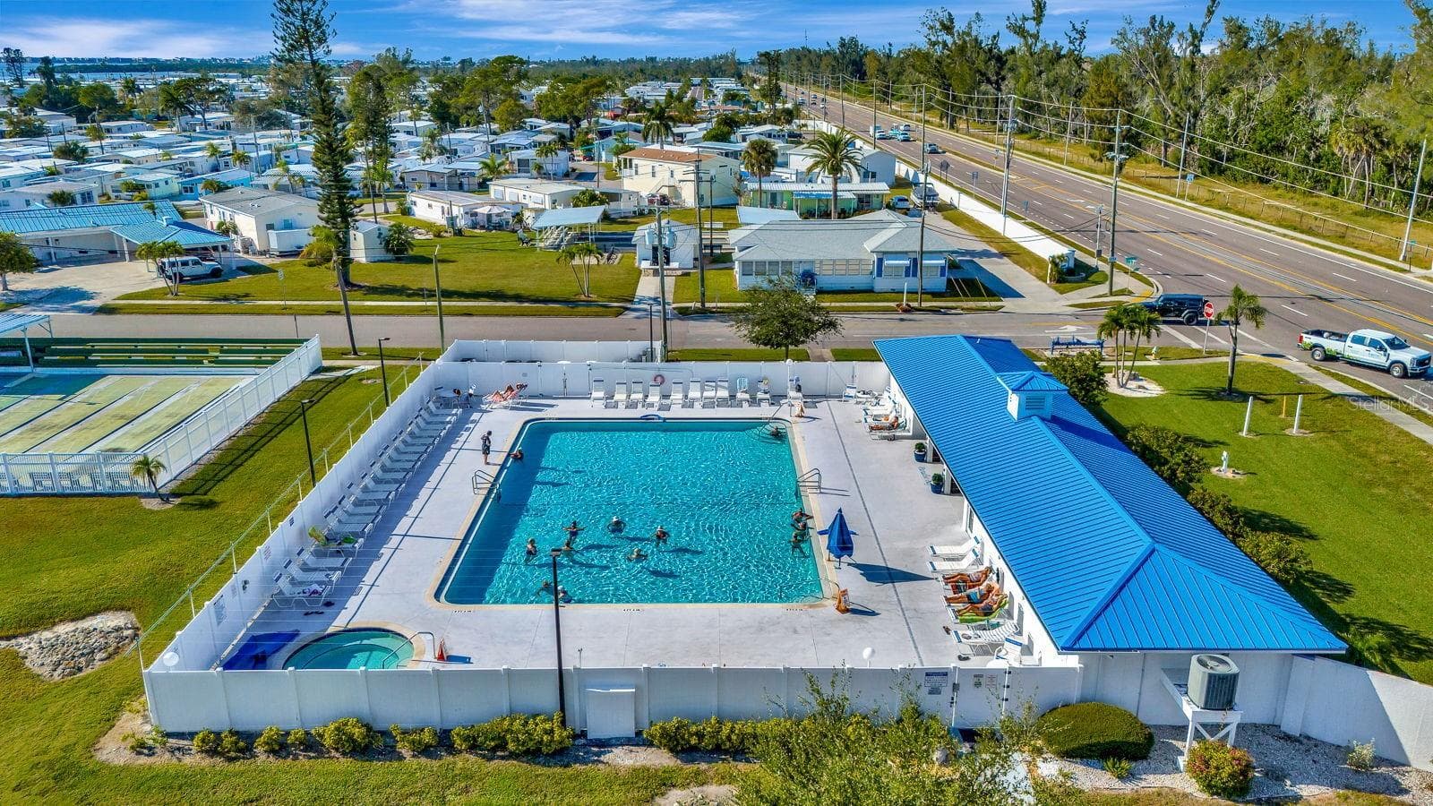 Community Pool - 10315 CORTEZ RD W #7F, BRADENTON