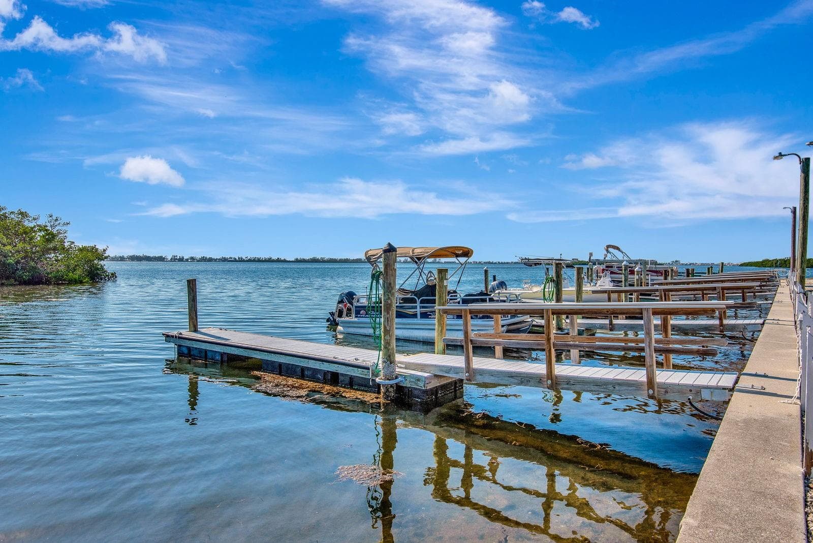 Boating dock area - 10315 CORTEZ RD W #7F, BRADENTON