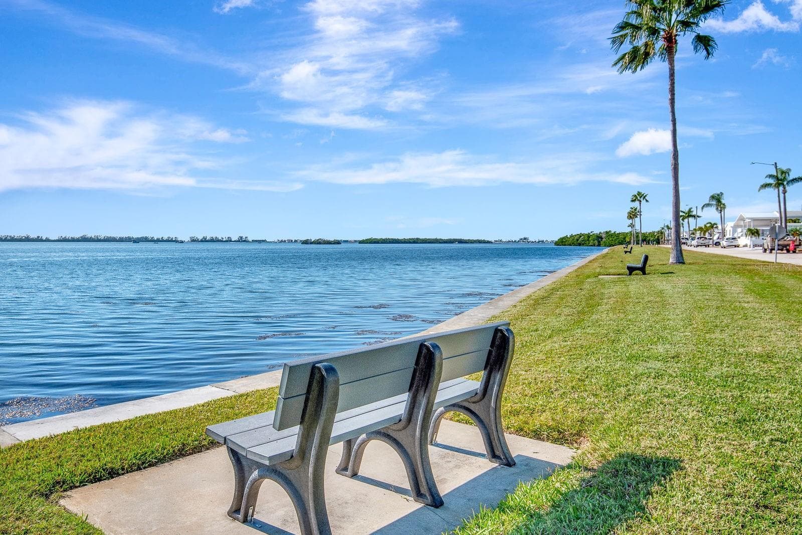 Sitting areas all thruout the community - 10315 CORTEZ RD W #7F, BRADENTON
