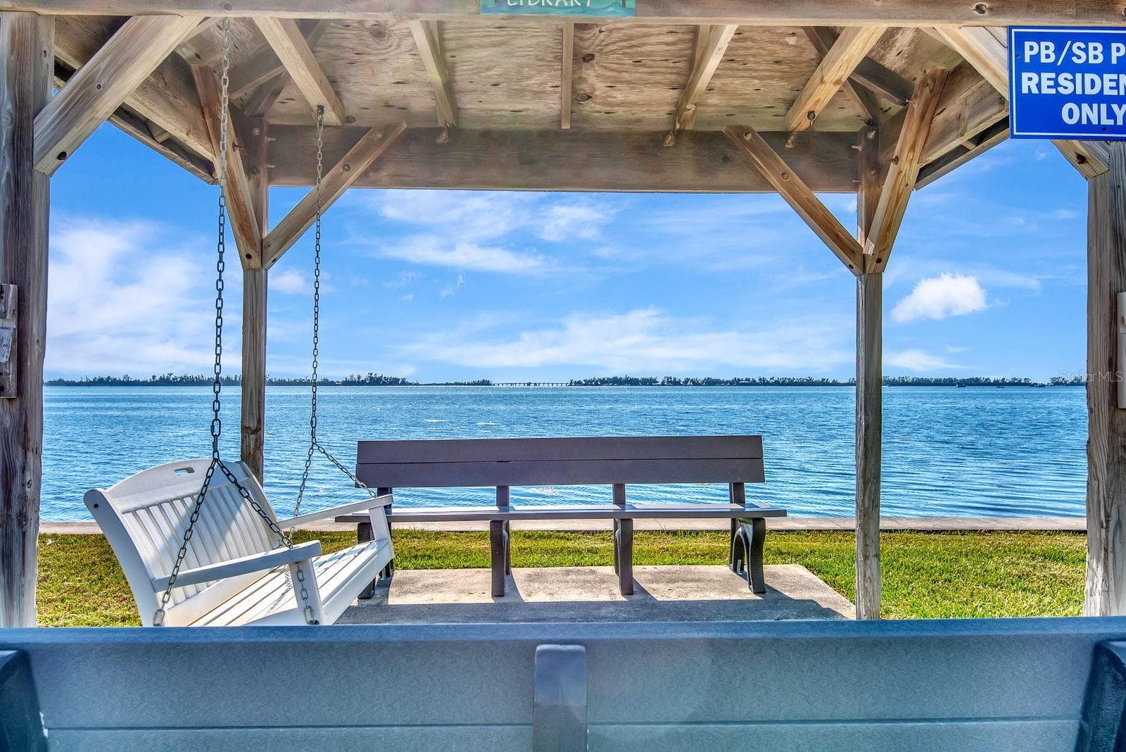 Covered sitting area - 10315 CORTEZ RD W #7F, BRADENTON