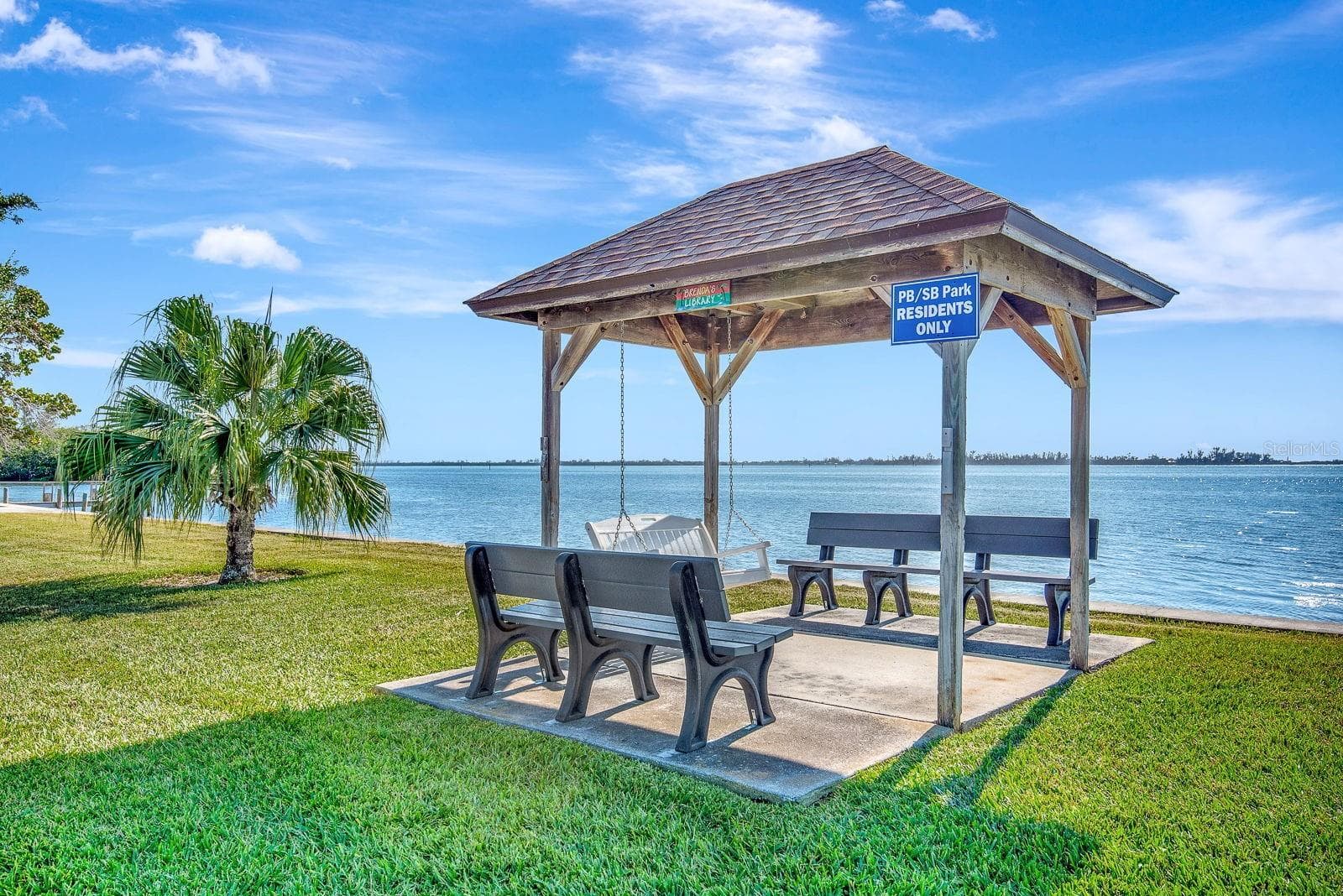 Beautiful area - 10315 CORTEZ RD W #7F, BRADENTON