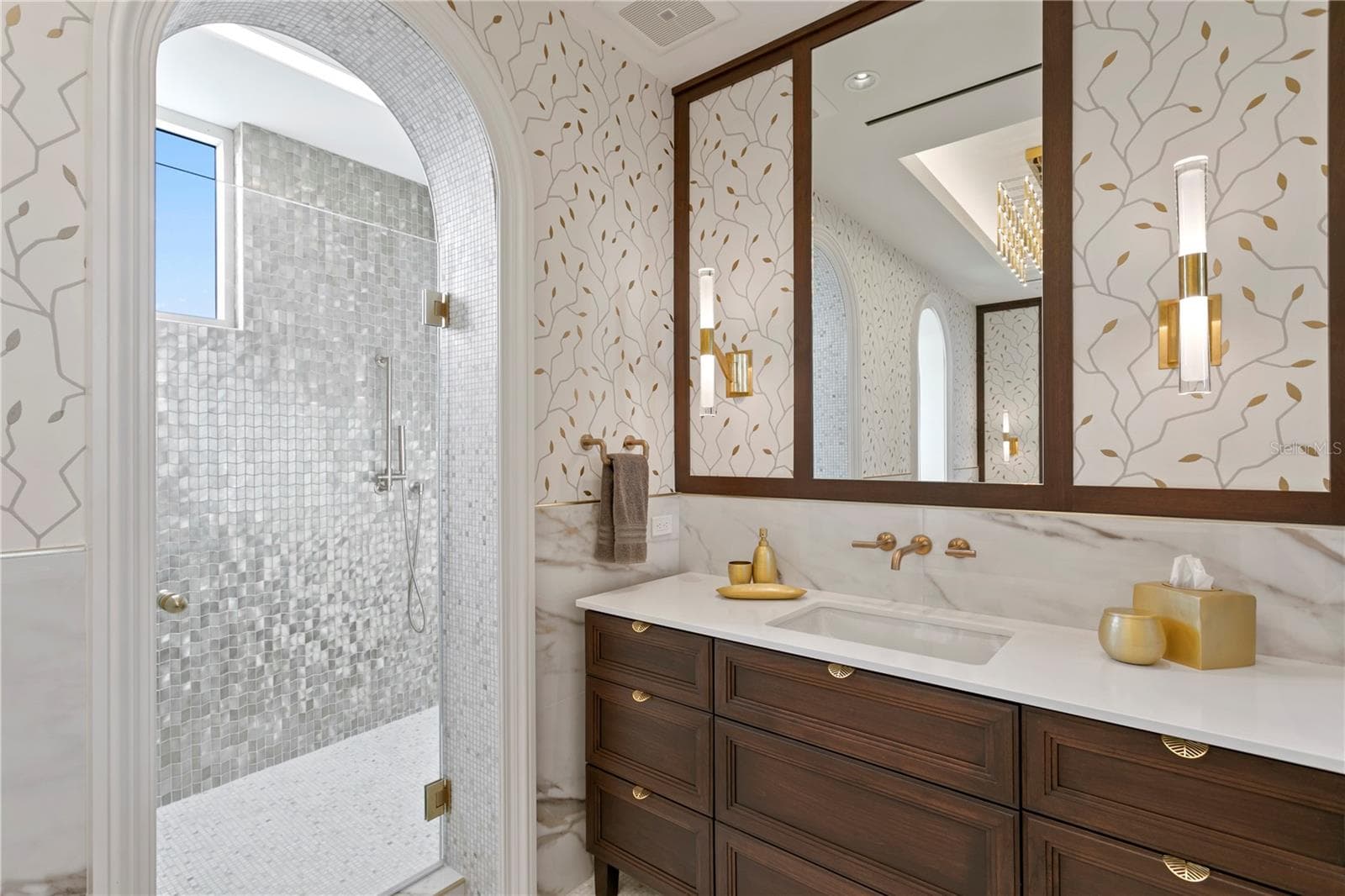 Primary Suite vanity with USB equipped drawer storage - 4201 BAYSHORE BLVD #2101, TAMPA
