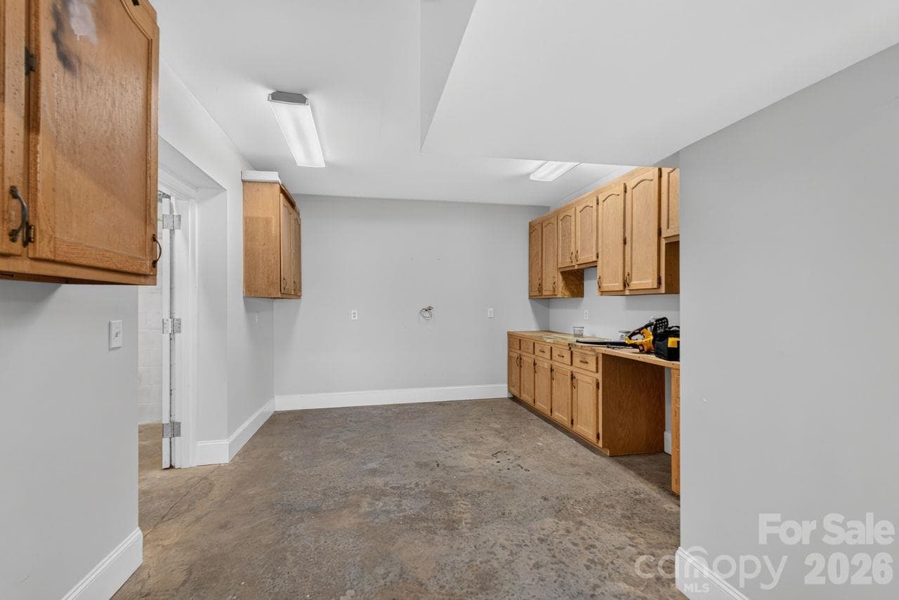 work room in garage - 148 Forest Lake Court, Mount Gilead