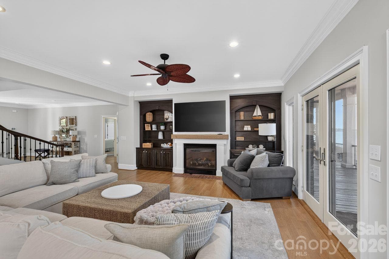 main floor living room - 148 Forest Lake Court, Mount Gilead
