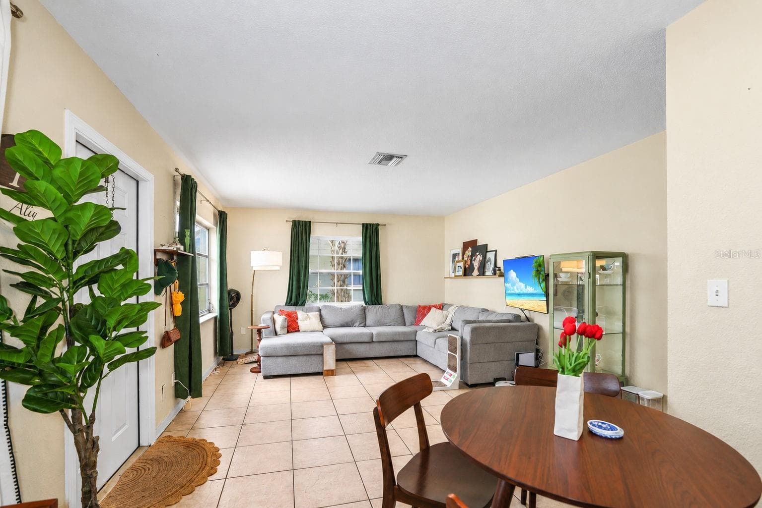 Unit 1 - Dining Room to Living Room - 173 38TH AVE SE, ST PETERSBURG