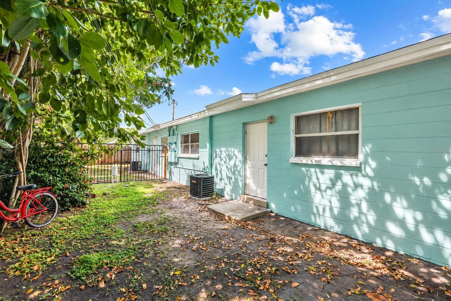 Unit 1 - Fenced Backyard - 173 38TH AVE SE, ST PETERSBURG
