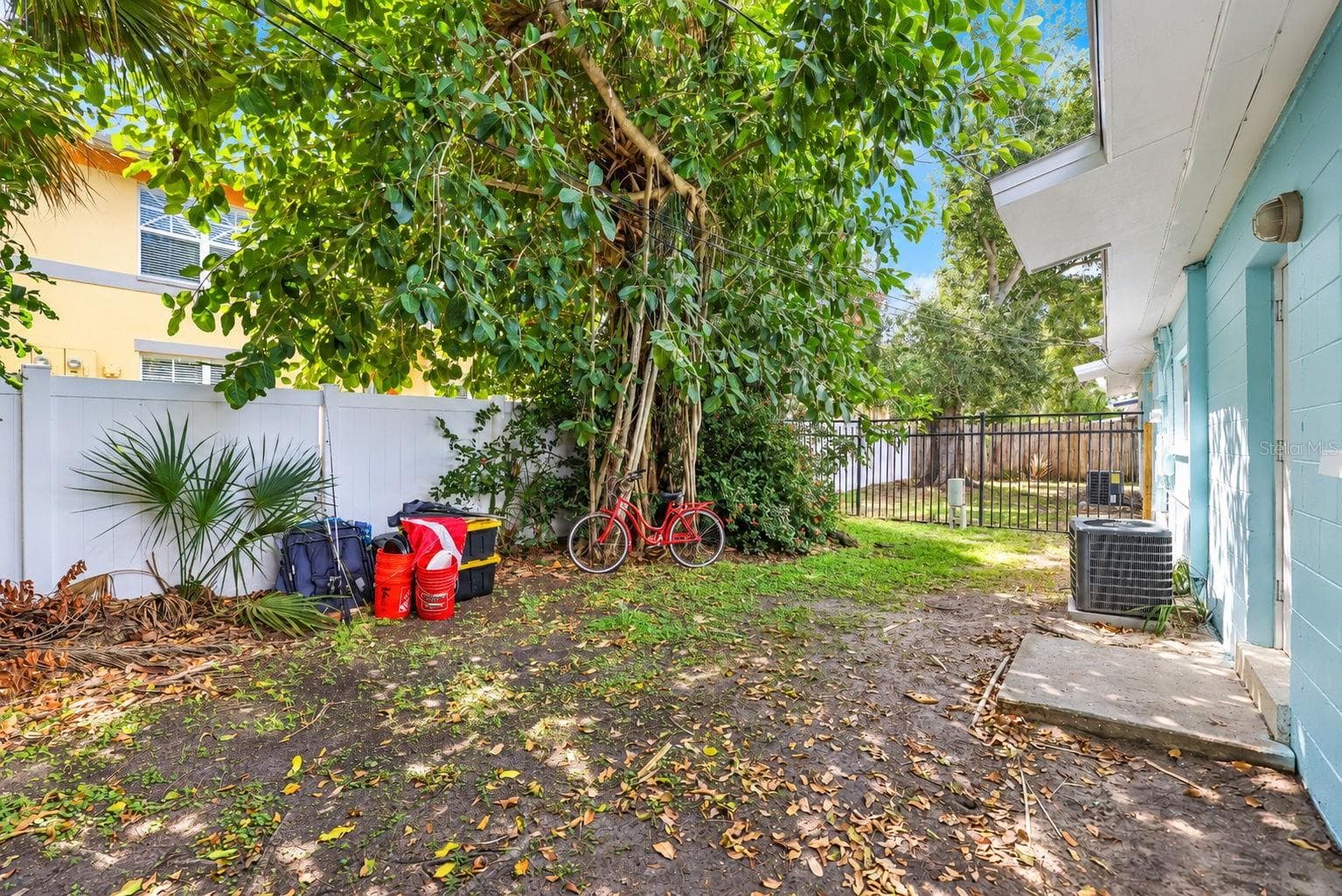 Unit 1 - Fenced Backyard - 173 38TH AVE SE, ST PETERSBURG