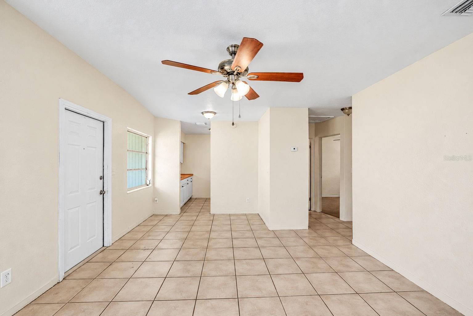 Unit 2- is vacant - Living Room - 173 38TH AVE SE, ST PETERSBURG