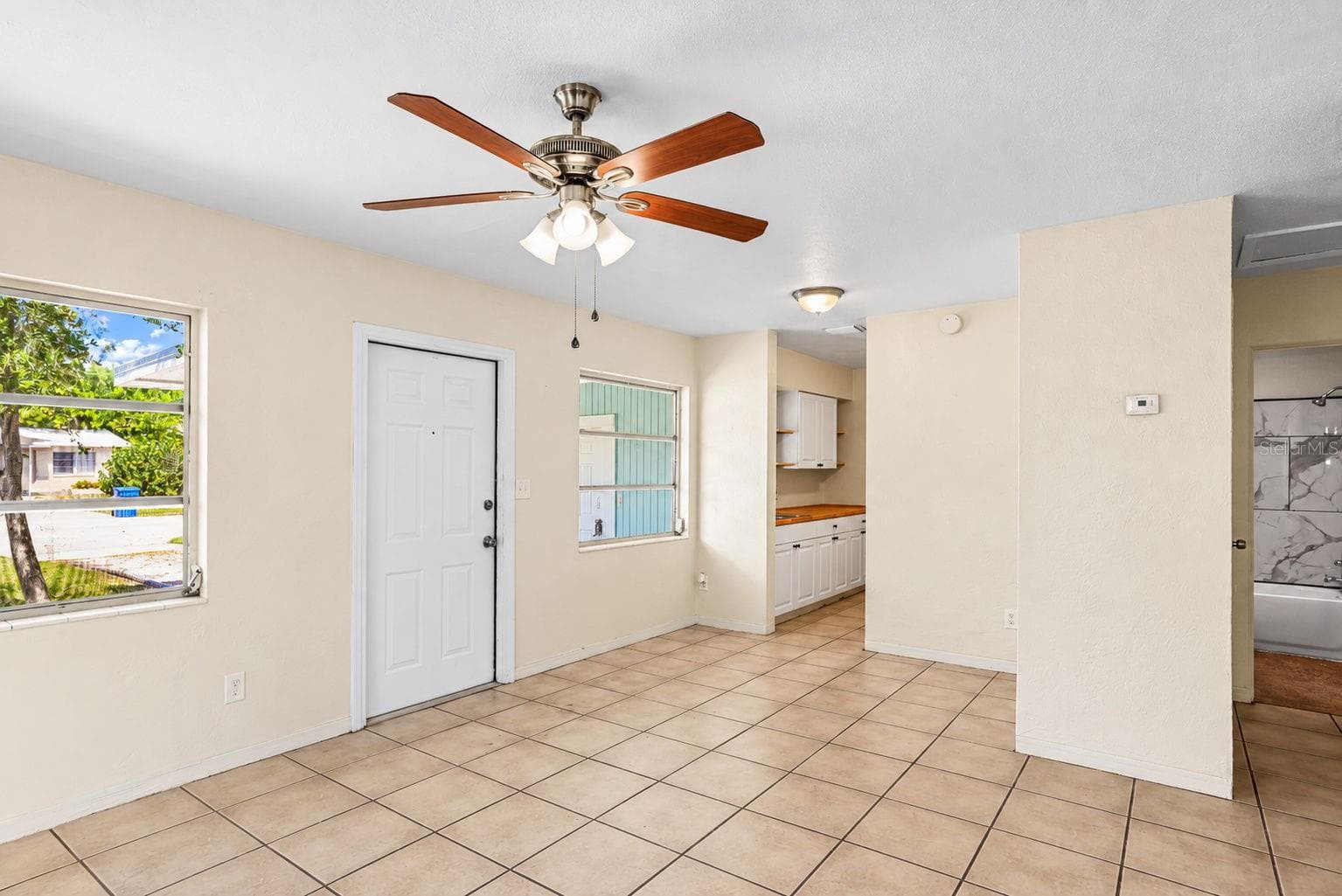 Unit 2 - Living Room - 173 38TH AVE SE, ST PETERSBURG