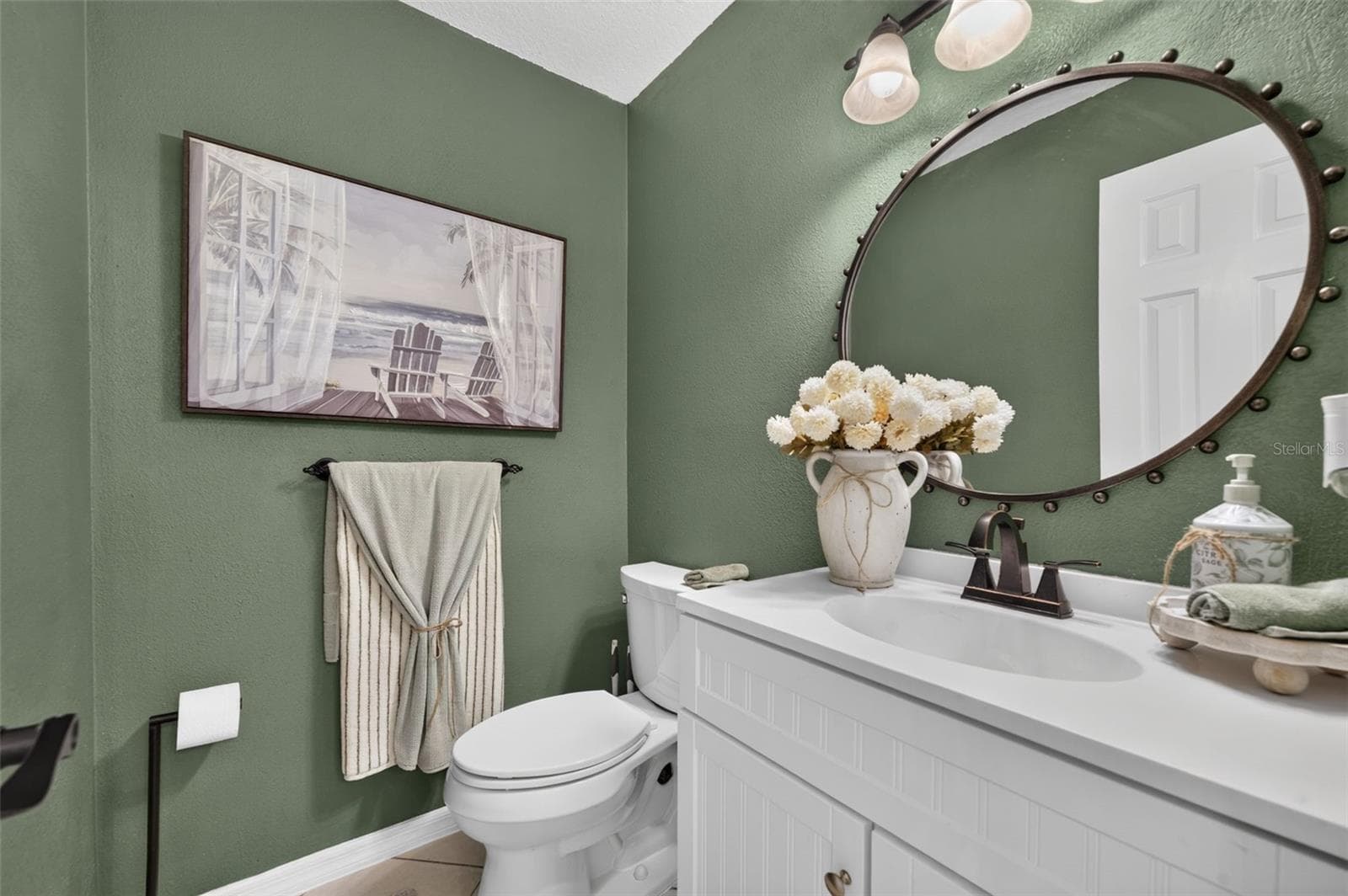 Powder Room - 635 CHOCKTAW STREET, LAKE MARY
