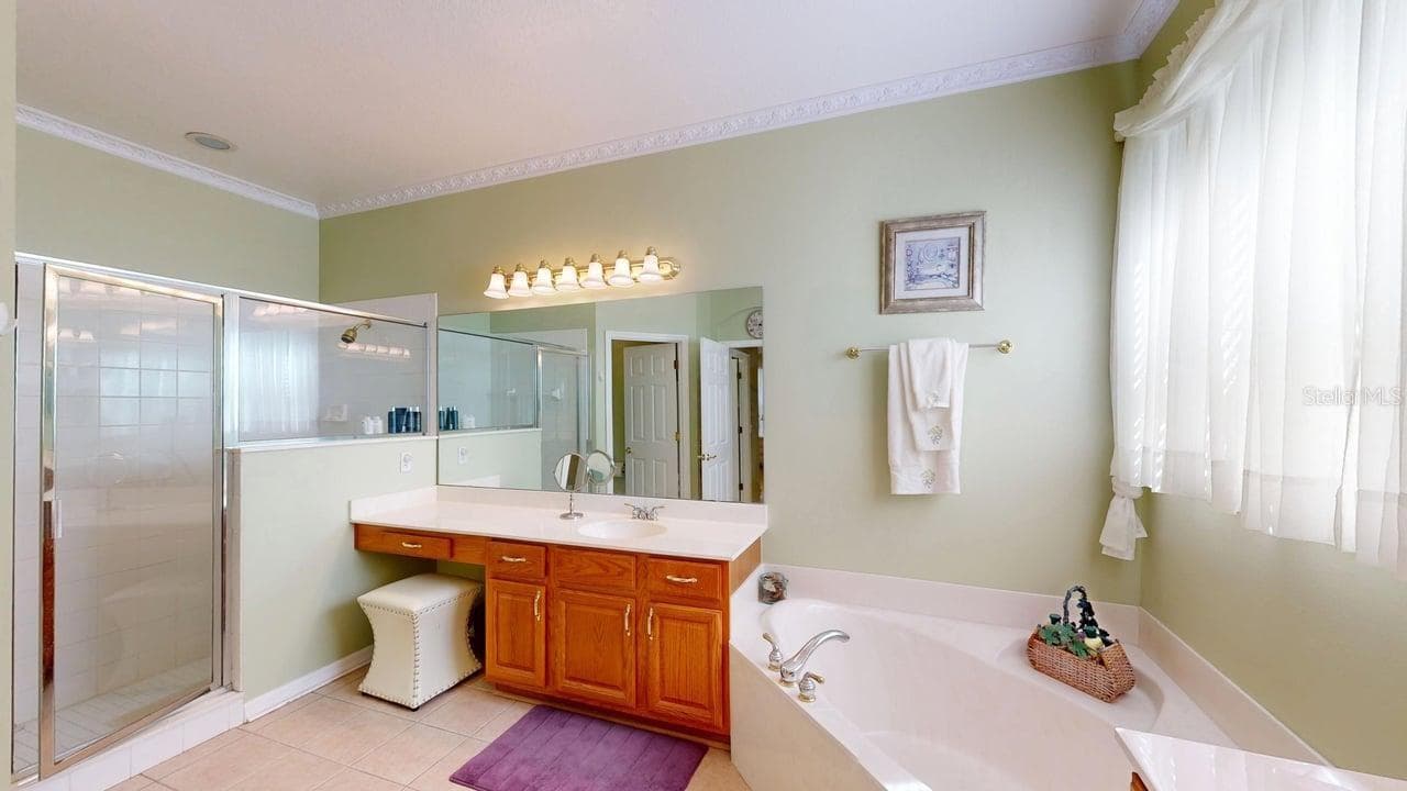 Single Family Residence at 13211 LAKESHORE GROVE DRIVE, WINTER GARDEN, photo 21 of 59
