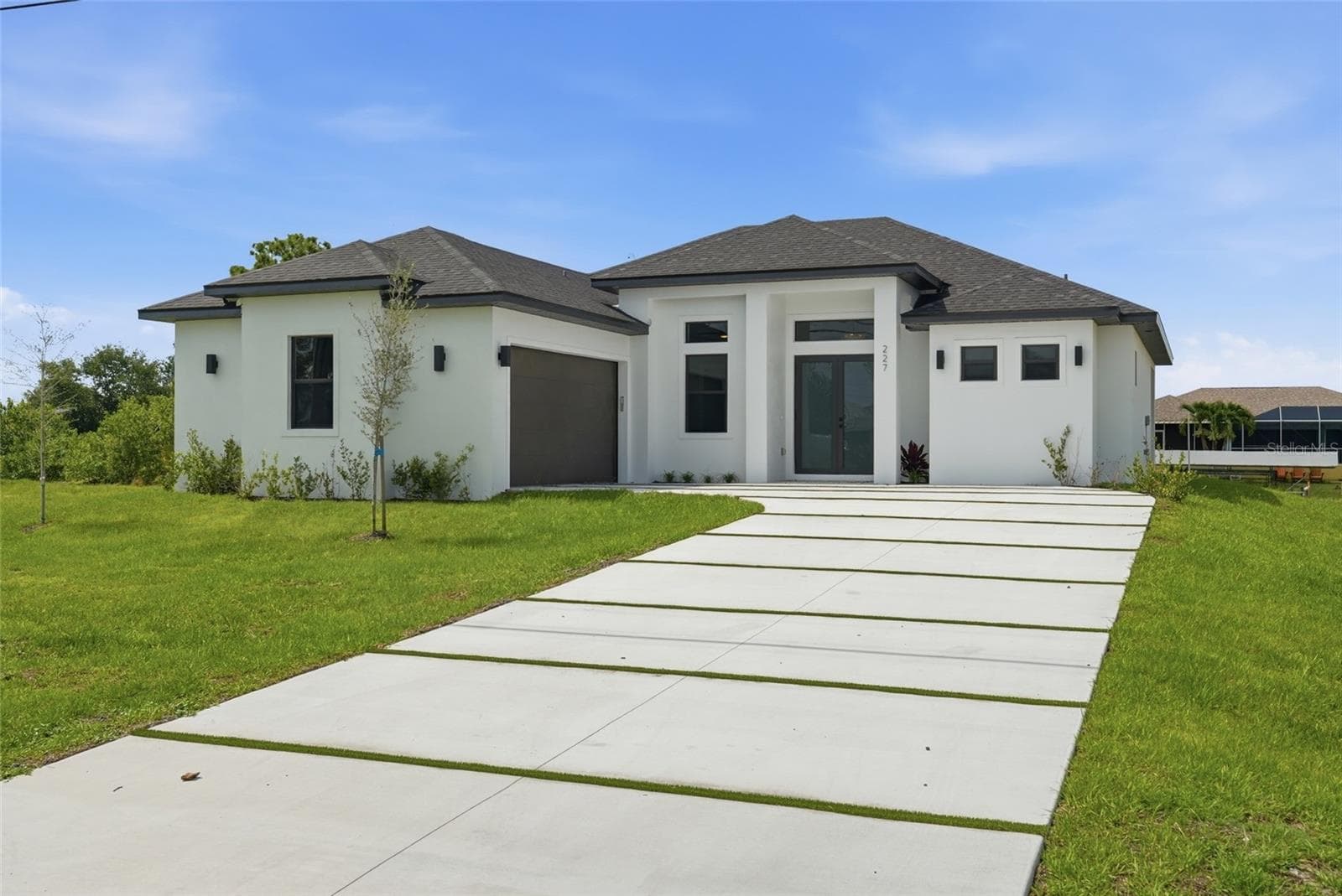 227 NE 15TH ST