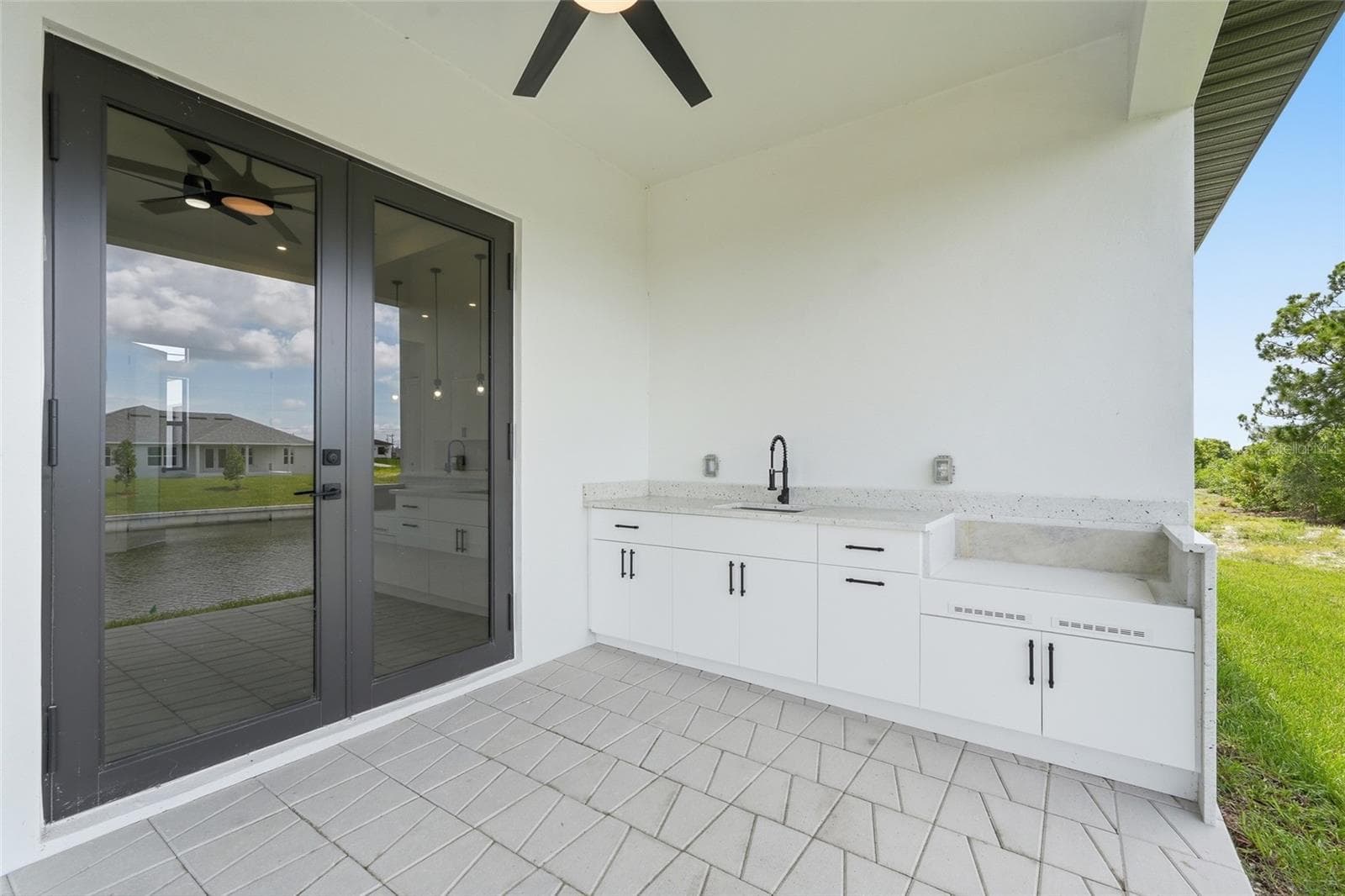 OUTDOOR KITCHEN - 227 NE 15TH ST, CAPE CORAL