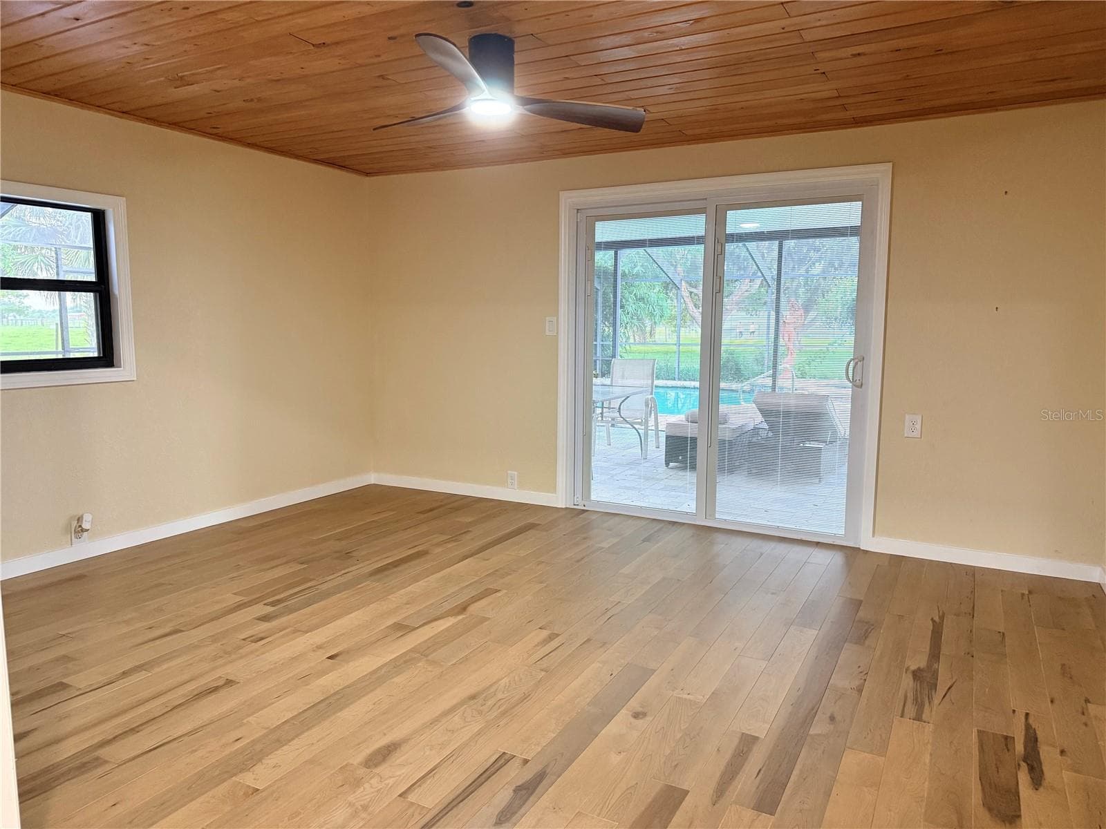 Beautiful wood floors and tongue and groove wood celing - 216 CORBETT RD, LITHIA