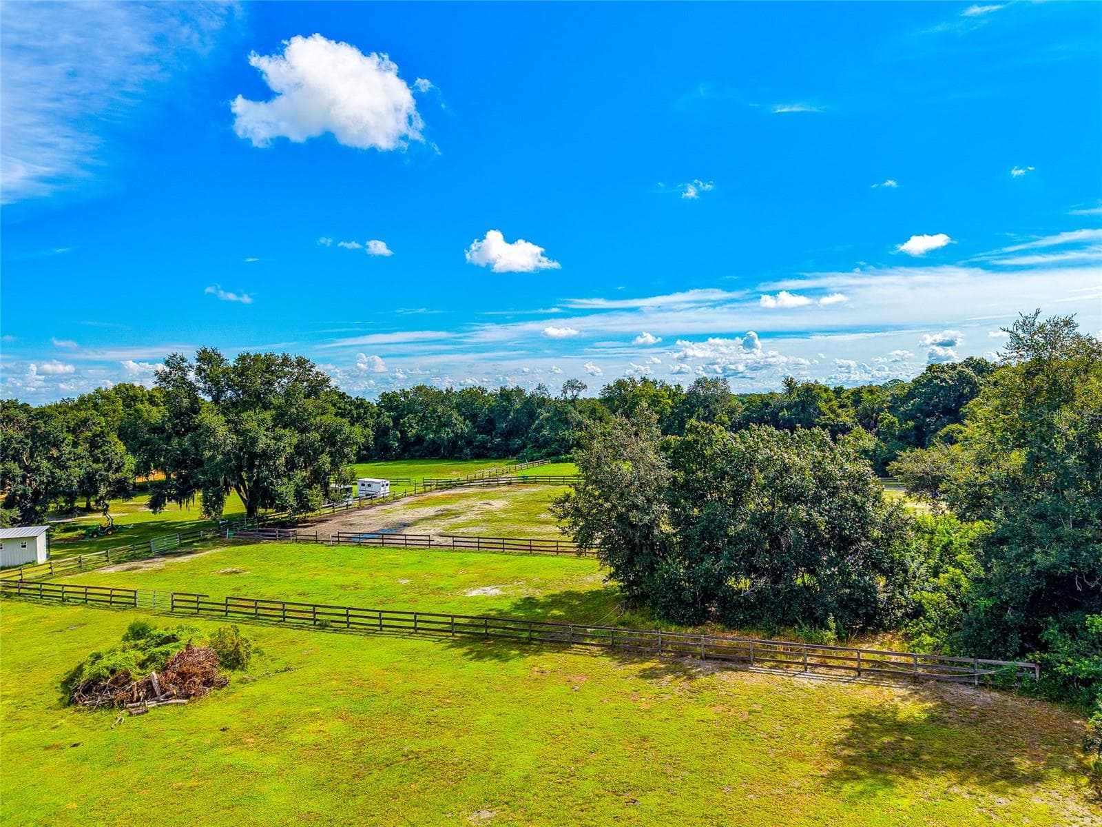 City water and sewer connections already to the South of the property at 116th - 2ND AVE NE, BRADENTON