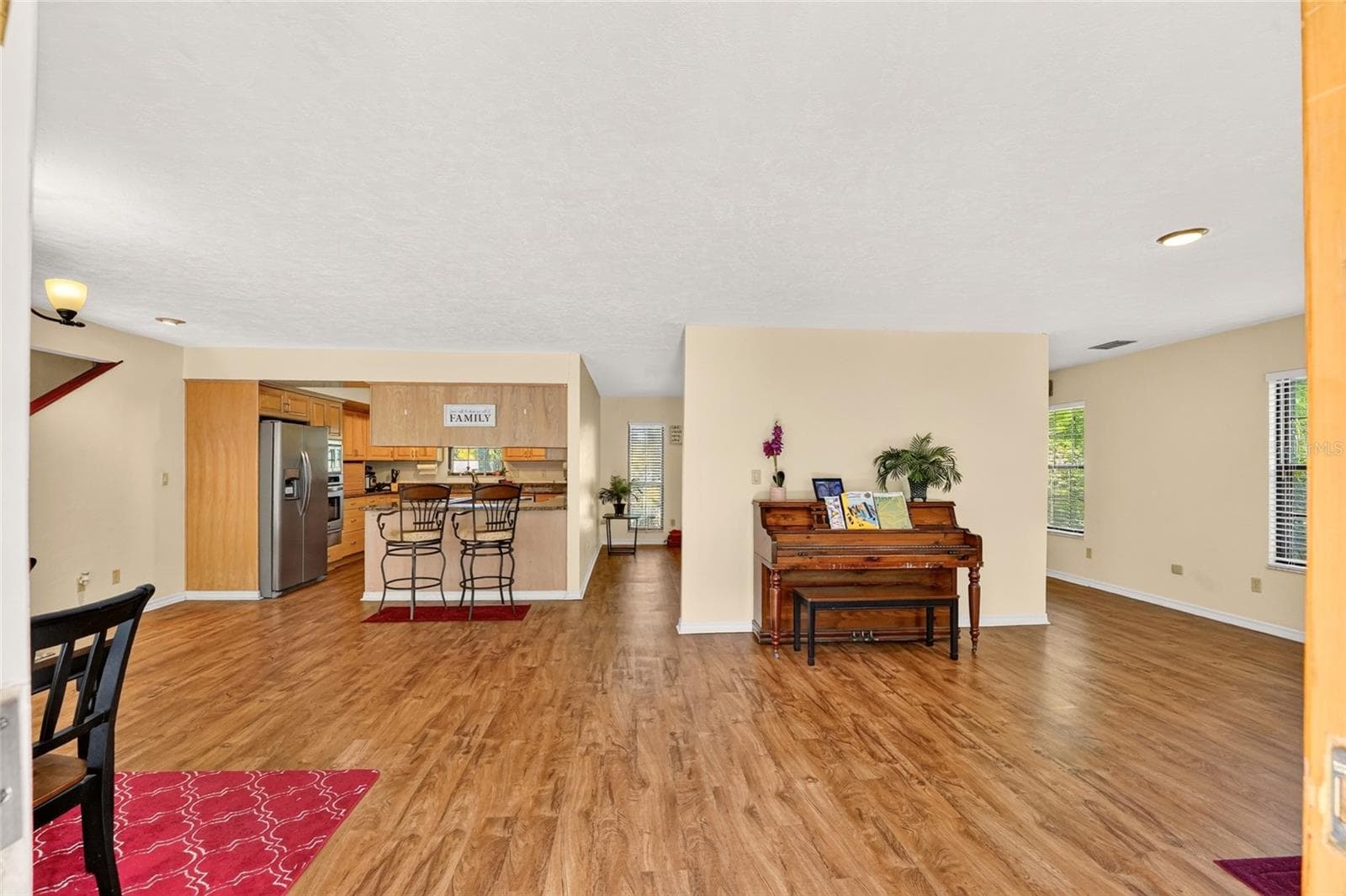 Open living space - 18784 NW 230TH ST, HIGH SPRINGS