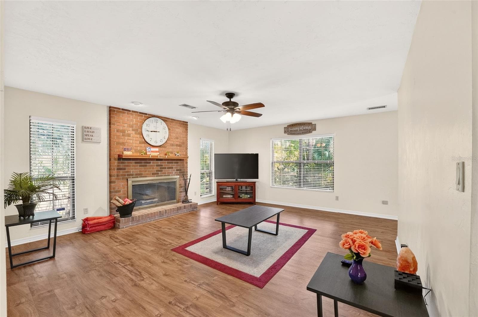 Wood burning fireplace - 18784 NW 230TH ST, HIGH SPRINGS