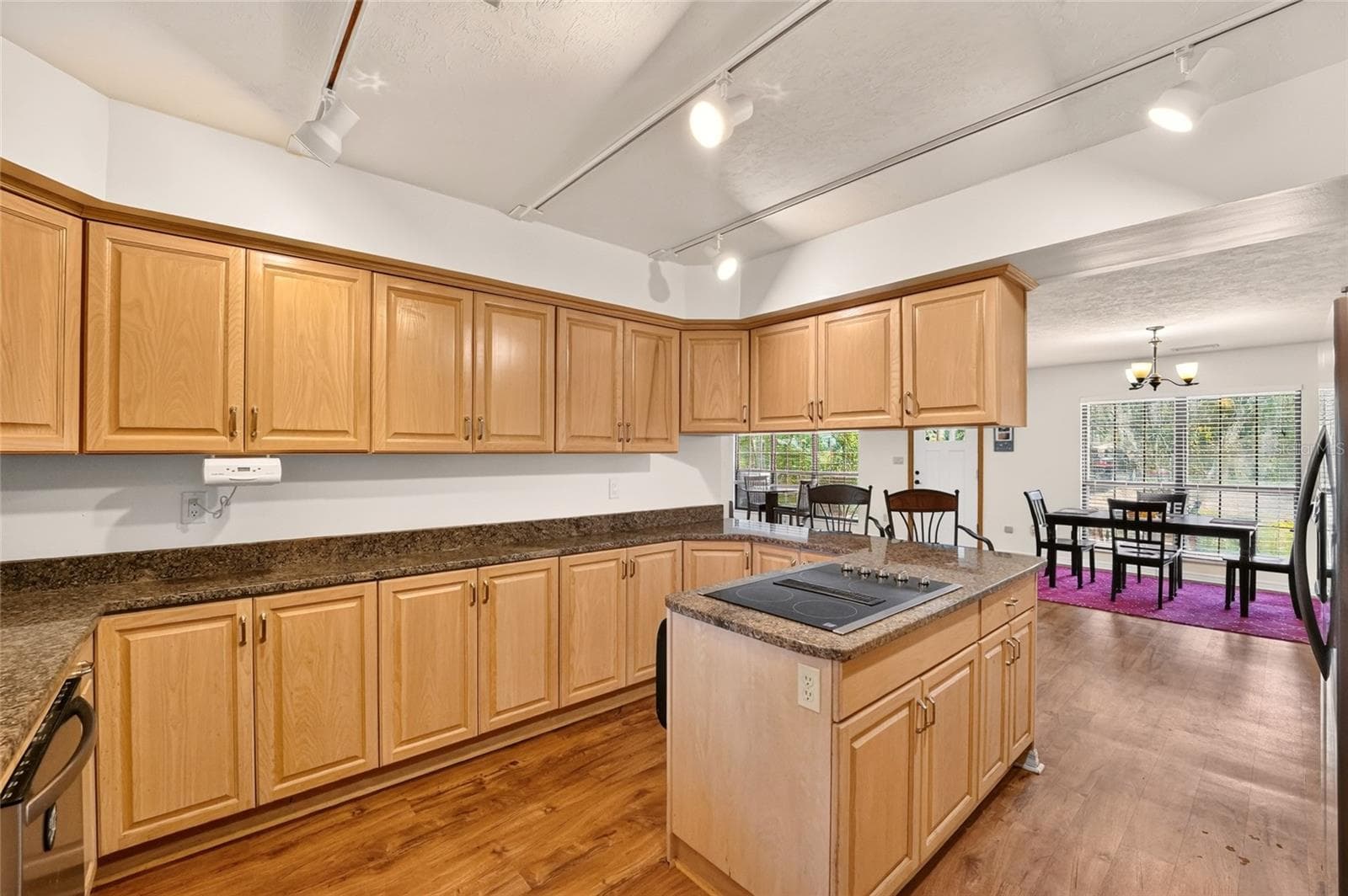 So many cabinets - 18784 NW 230TH ST, HIGH SPRINGS