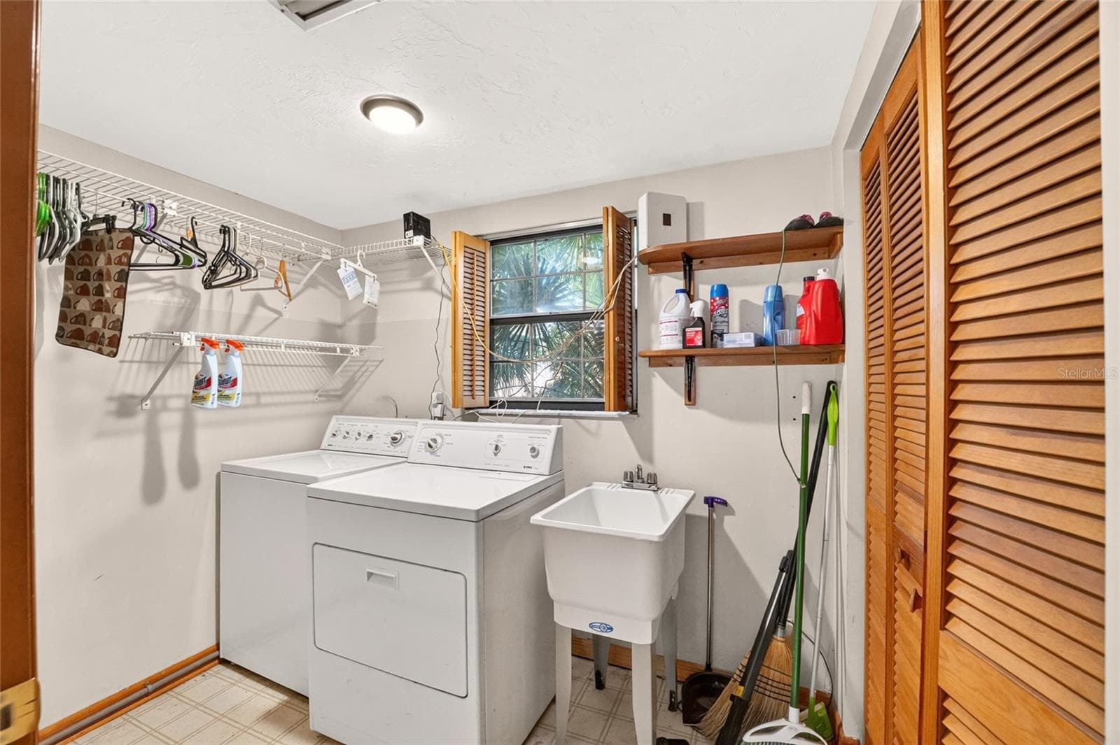 Laundry Room - 18784 NW 230TH ST, HIGH SPRINGS