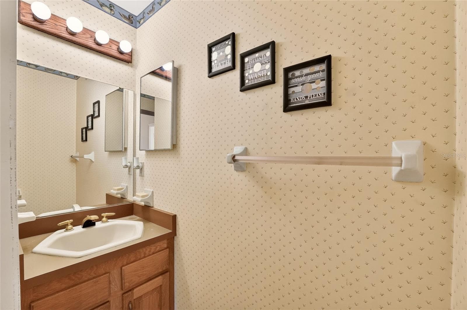 Hall bathroom - 18784 NW 230TH ST, HIGH SPRINGS