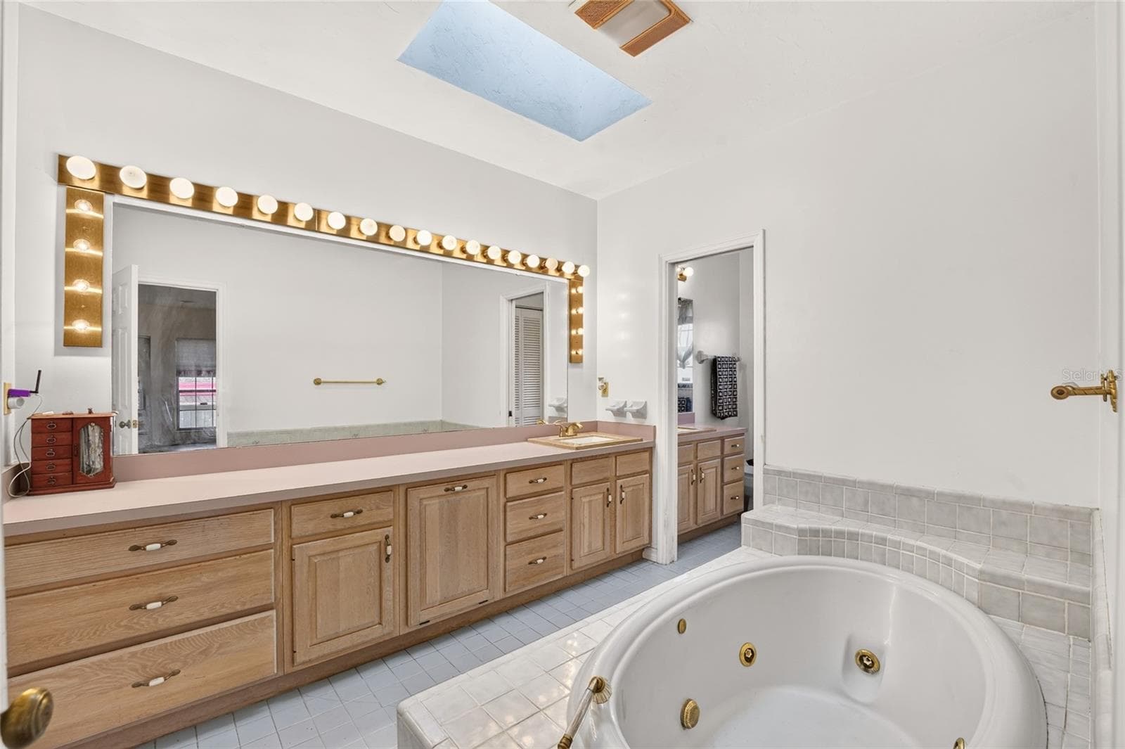 En Suite - 18784 NW 230TH ST, HIGH SPRINGS