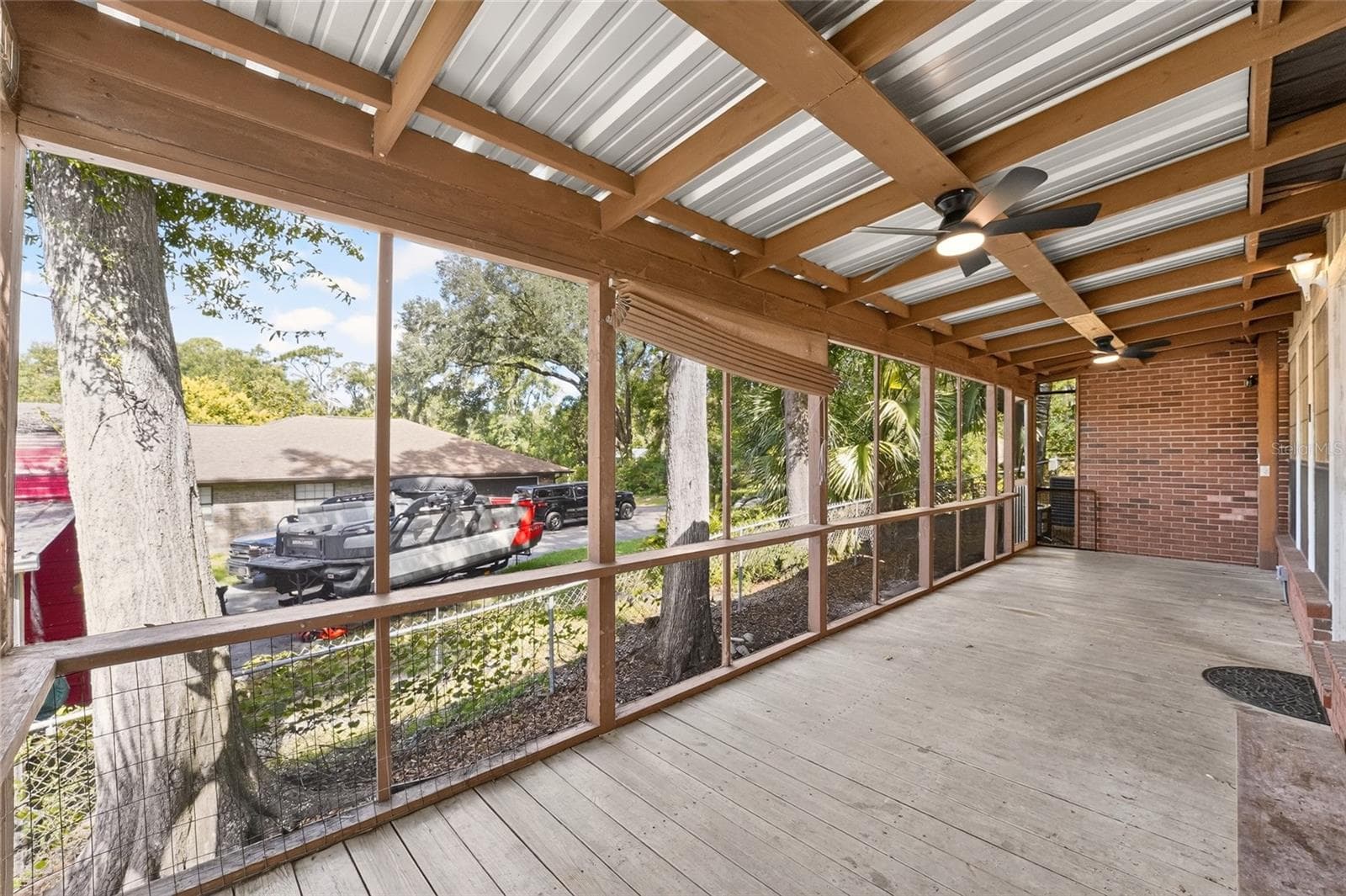 Screened side porch - 18784 NW 230TH ST, HIGH SPRINGS