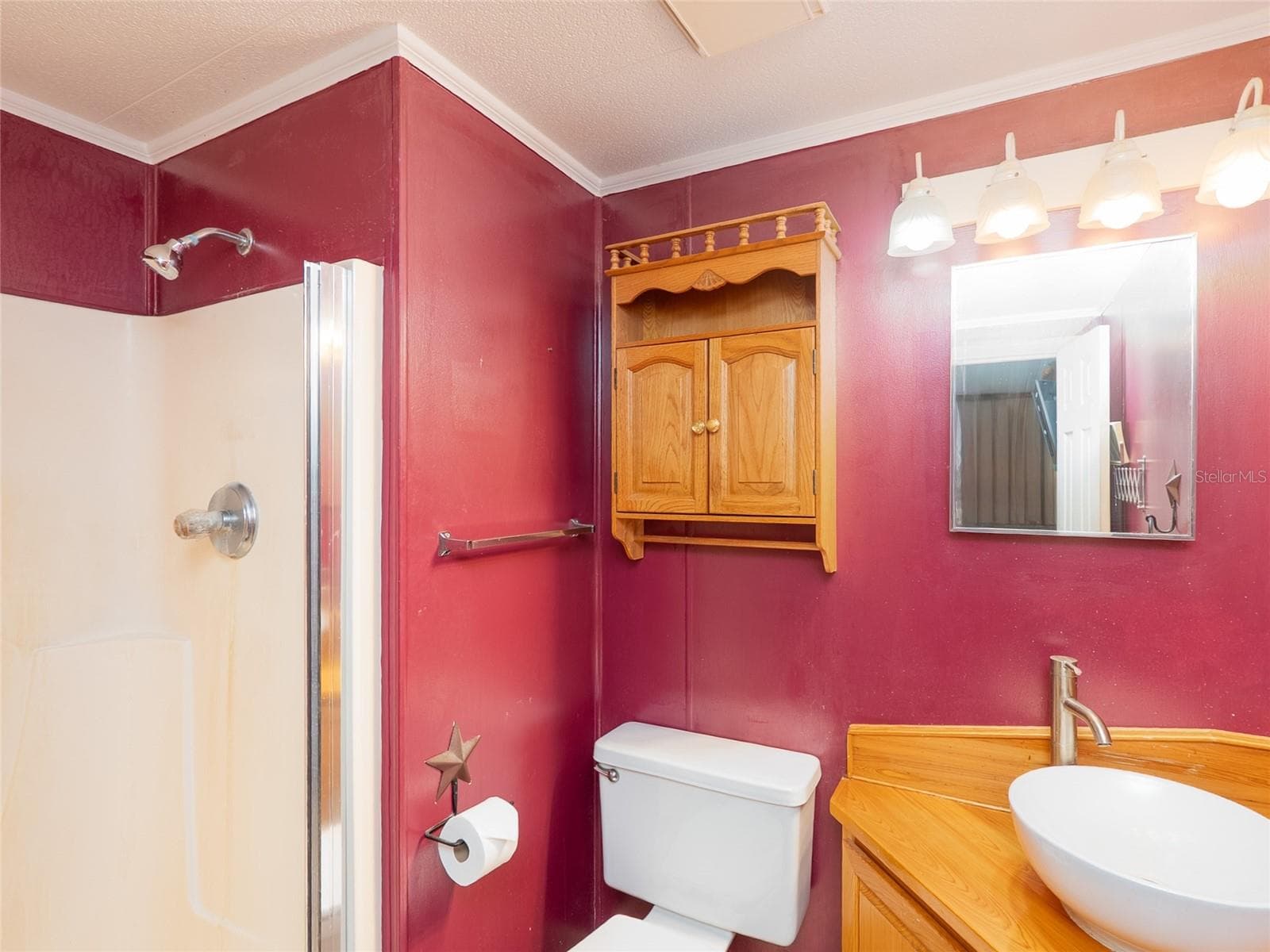 Primary Bathroom - 6443 NE COUNTY ROAD 660, ARCADIA