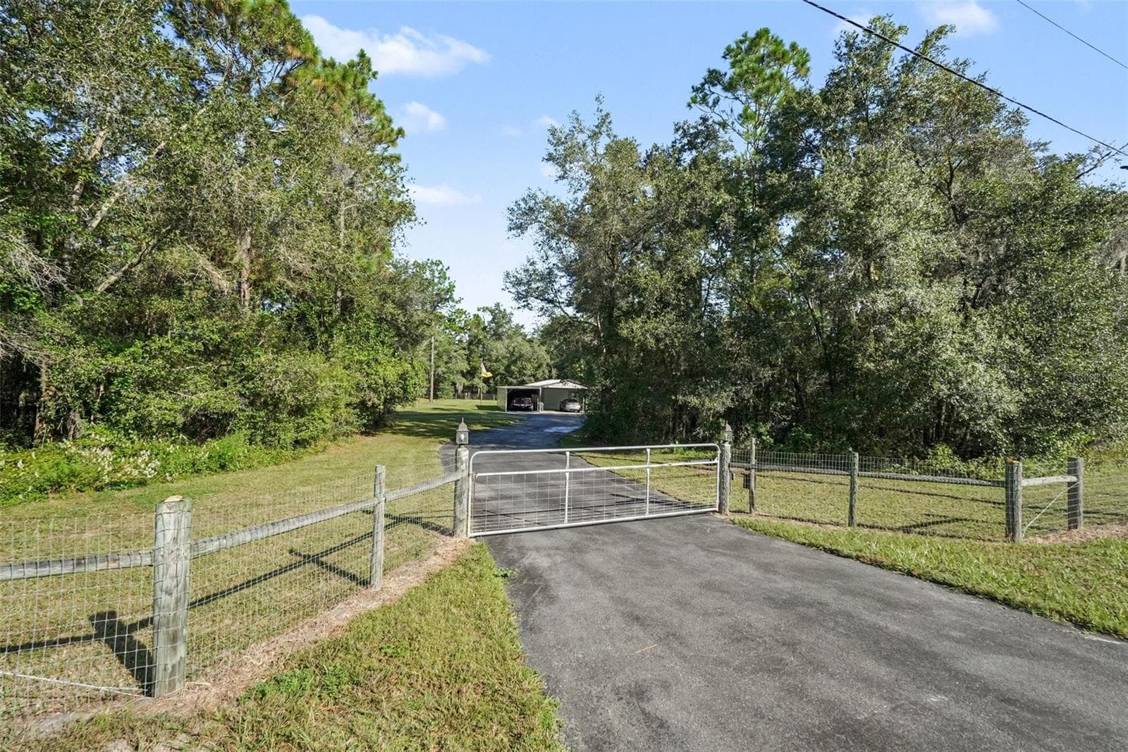 Gated property entrance - 4943 E STAGE COACH TRL, FLORAL CITY