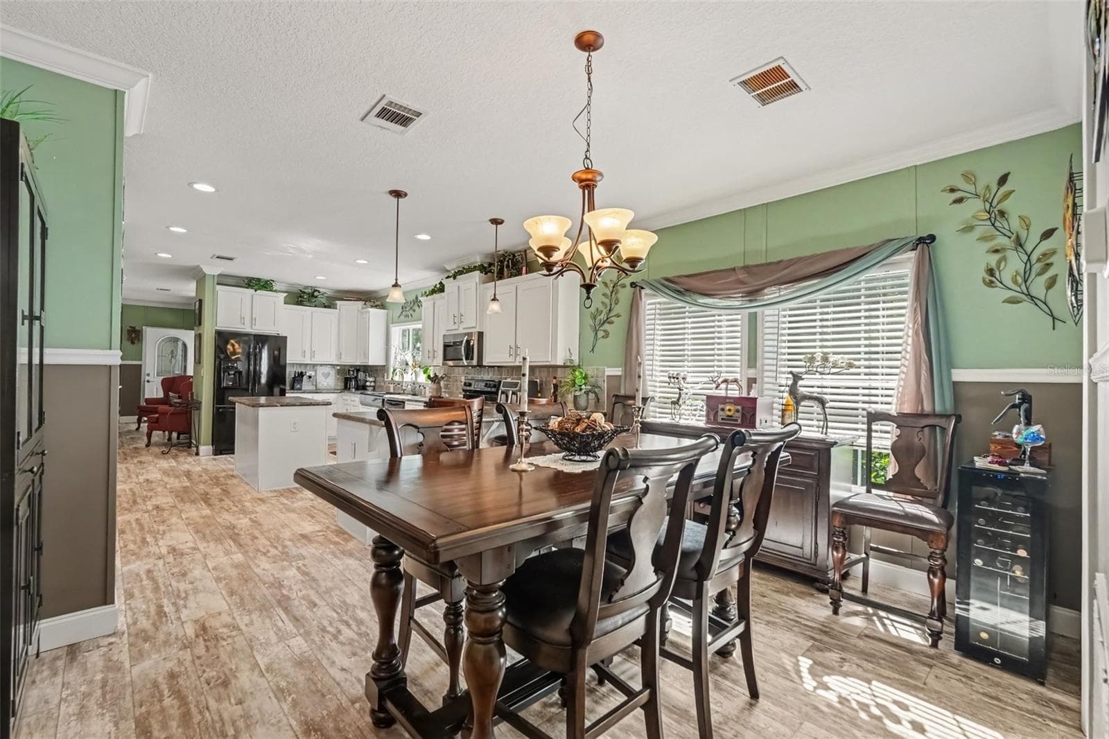 Kitchen & Dining area - 4943 E STAGE COACH TRL, FLORAL CITY