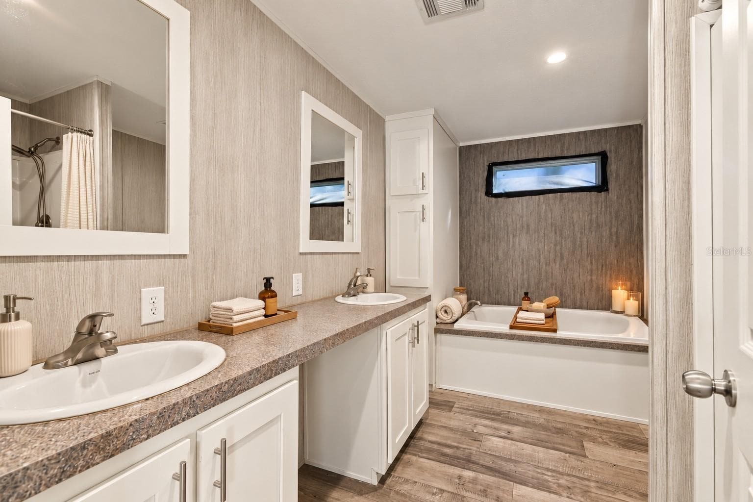 Manufactured Home at 14456 GENEVA DR, ODESSA, photo 9 of 15