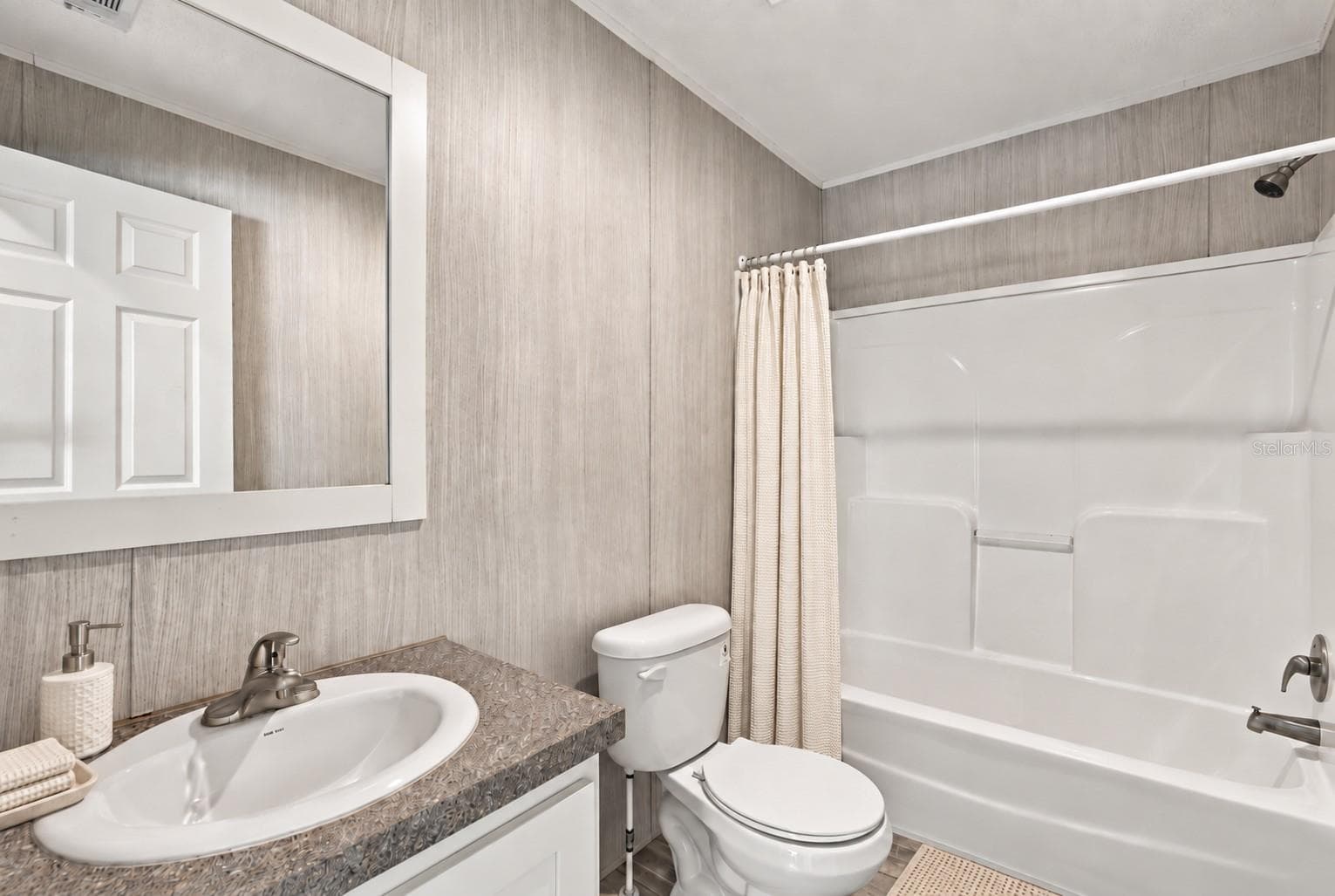 Manufactured Home at 14456 GENEVA DR, ODESSA, photo 13 of 15
