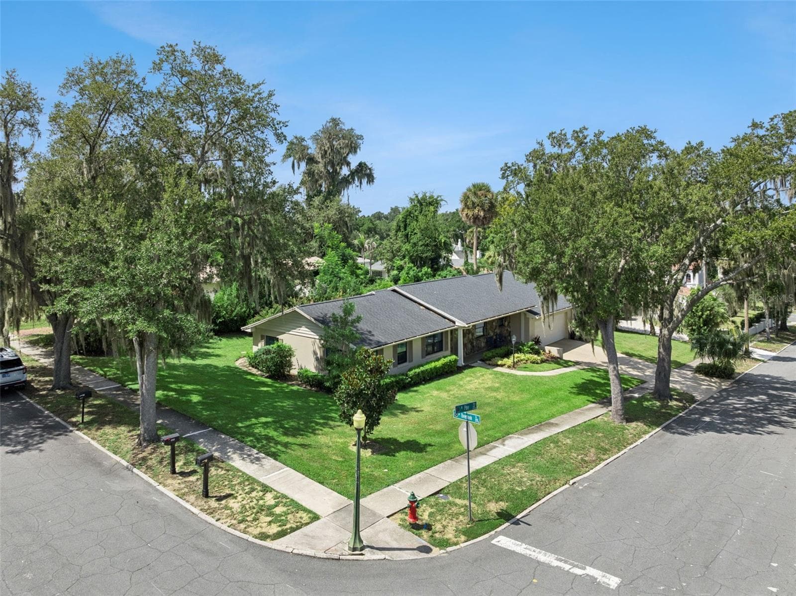 Single Family Residence at 1325 OVERLOOK DR, MOUNT DORA, photo 3 of 49