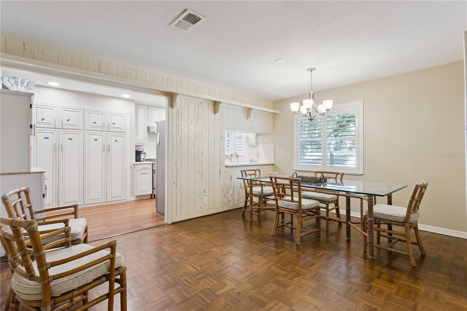 Dining area just off the formal living room - 1325 OVERLOOK DR, MOUNT DORA