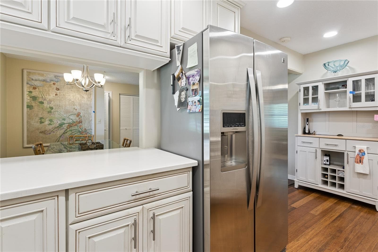 Pass through to the dining area from the kitchen. - 1325 OVERLOOK DR, MOUNT DORA