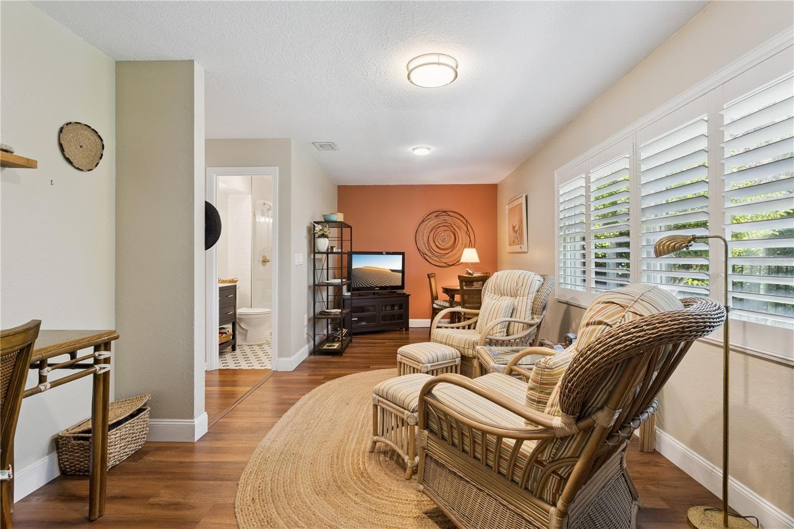 Family room just off the kitchen - 1325 OVERLOOK DR, MOUNT DORA