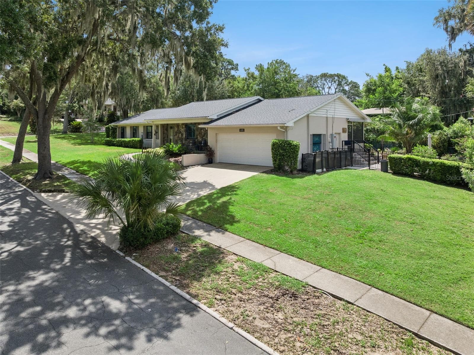 Single Family Residence at 1325 OVERLOOK DR, MOUNT DORA, photo 38 of 49