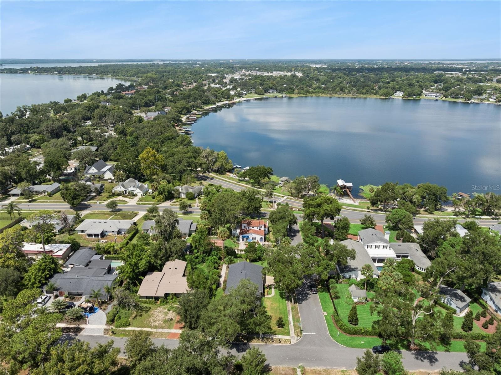 One block from Lake Gertrude to the west, and a few short blocks to Lake Dora, part of the Harris Chain of Lakes - 1325 OVERLOOK DR, MOUNT DORA