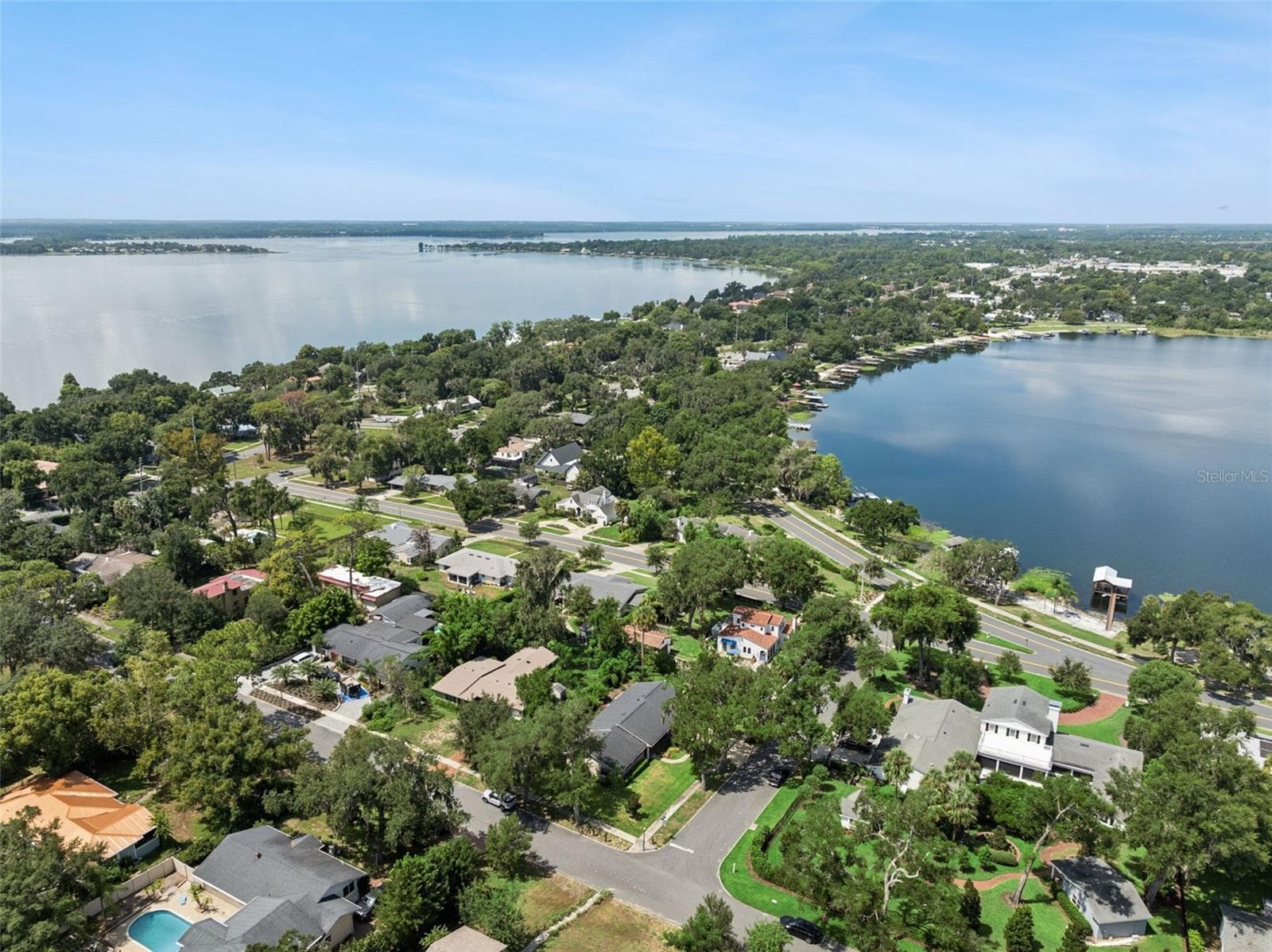 In the center of Mount Dora's historic district - 1325 OVERLOOK DR, MOUNT DORA