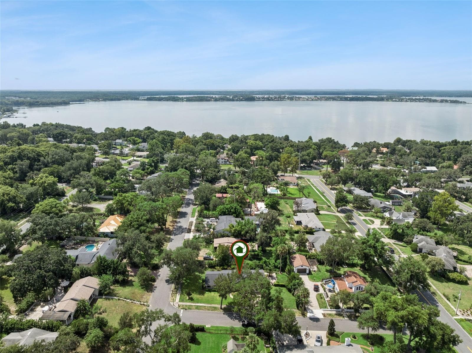 Lake Dora in the background, part of the Harris Chain of Lakes - 1325 OVERLOOK DR, MOUNT DORA