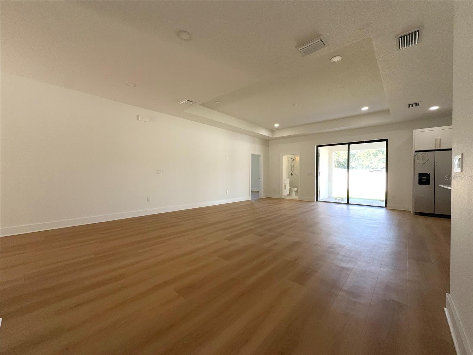 Single Family Residence at 707 W COUNTRY CLUB DR, TAMPA, photo 4 of 35