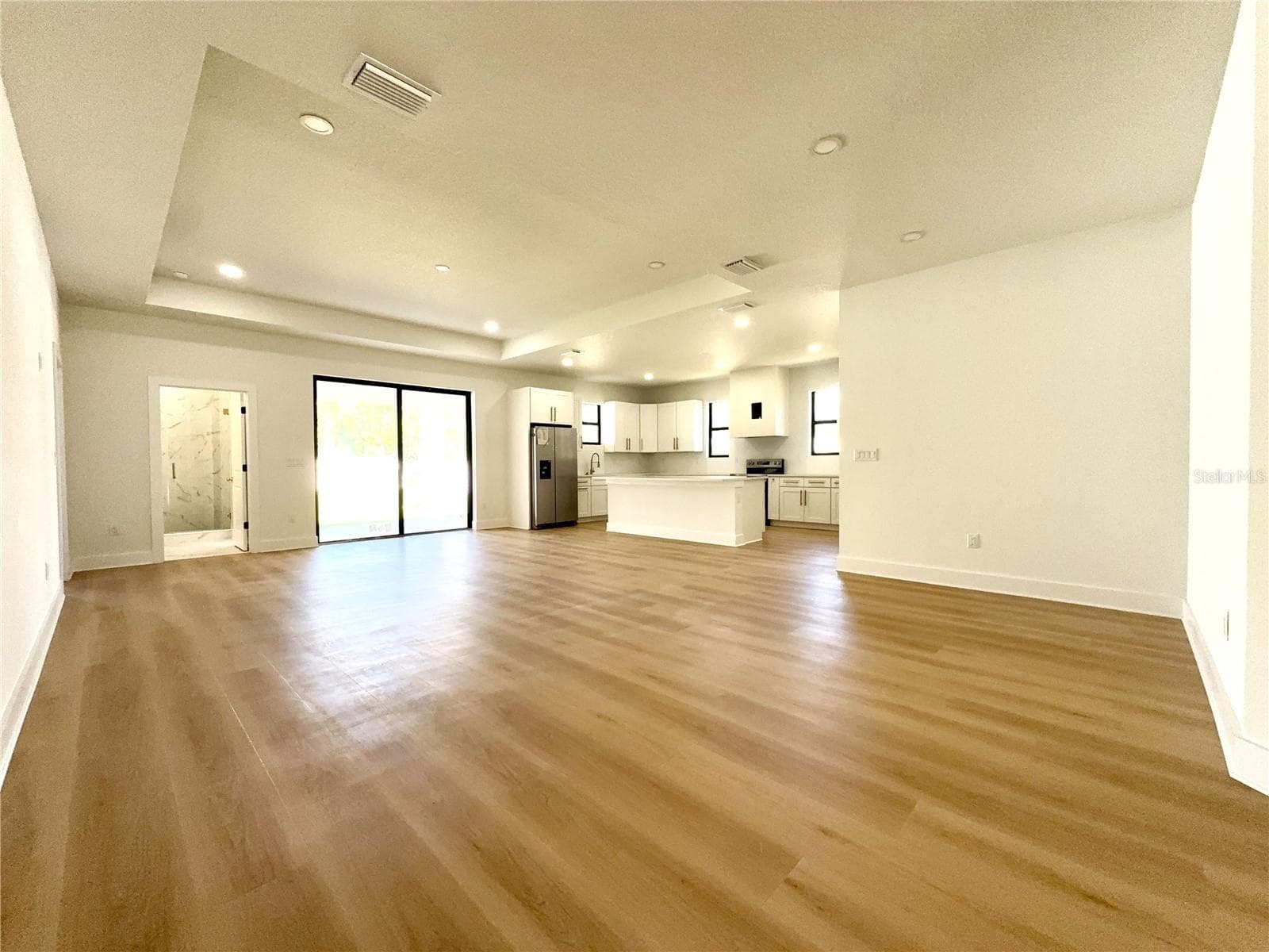 Single Family Residence at 707 W COUNTRY CLUB DR, TAMPA, photo 5 of 35