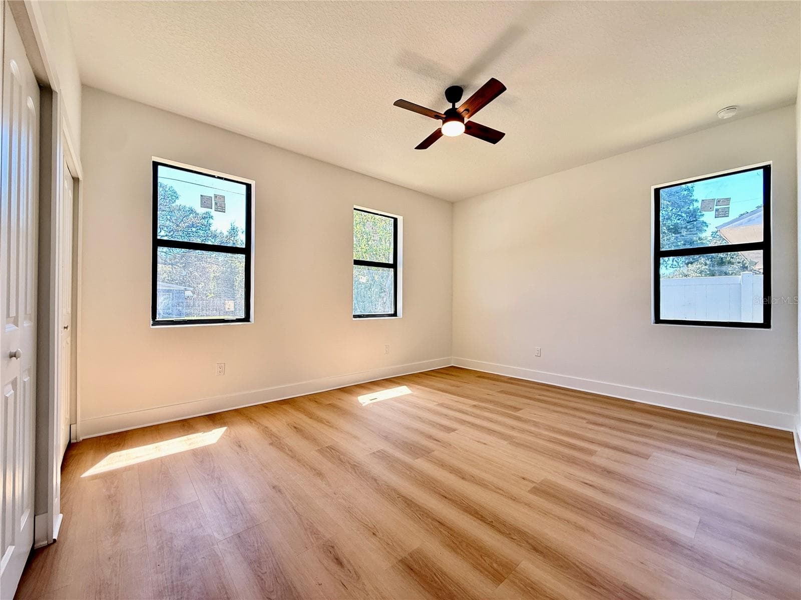 Single Family Residence at 707 W COUNTRY CLUB DR, TAMPA, photo 14 of 35