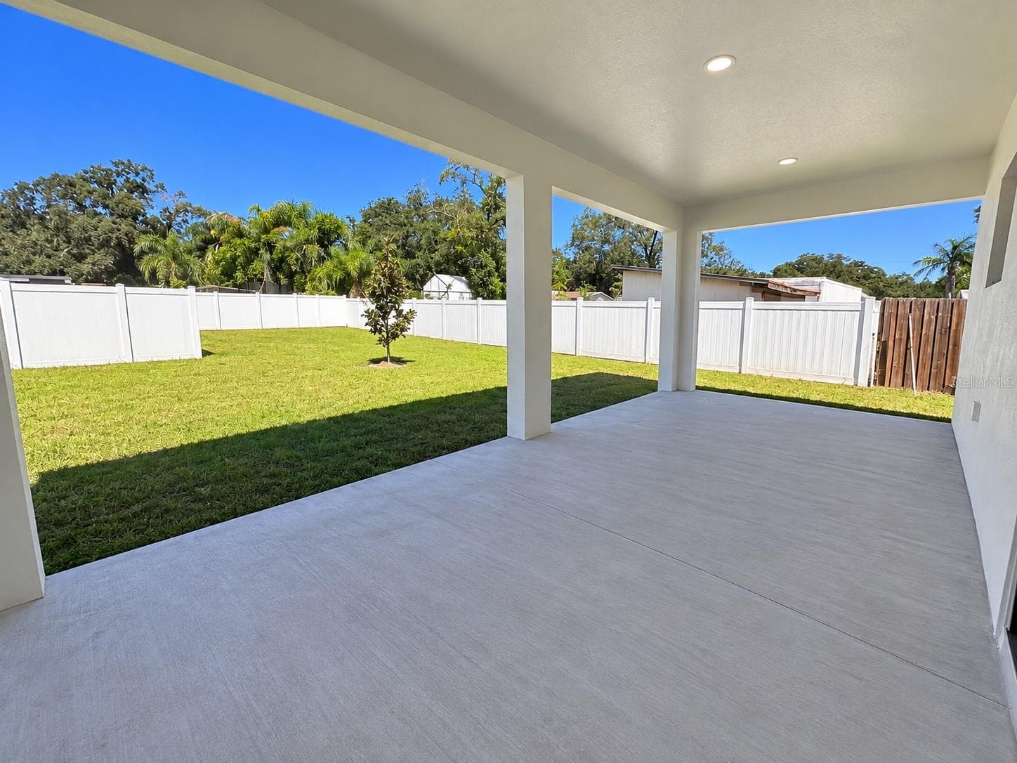 Single Family Residence at 707 W COUNTRY CLUB DR, TAMPA, photo 30 of 35