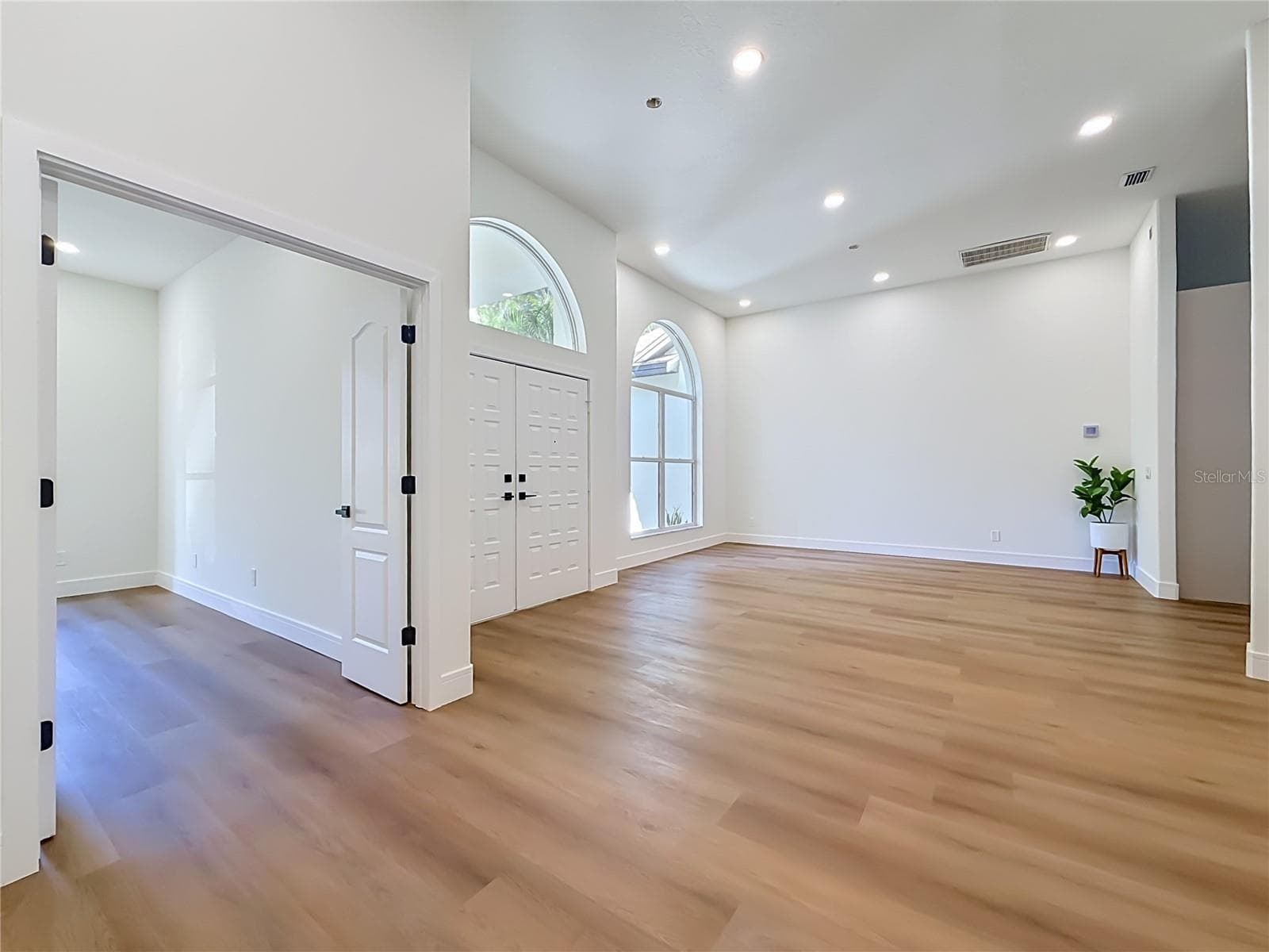 Single Family Residence at 7210 WAREHAM DR, TAMPA, photo 9 of 73