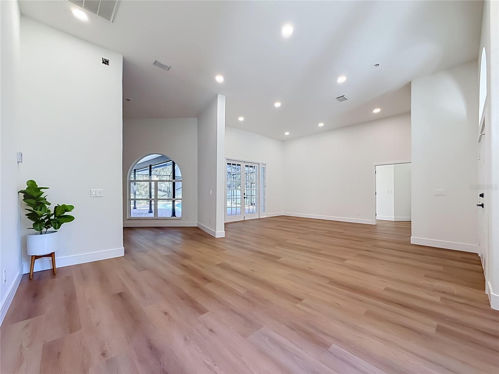 Single Family Residence at 7210 WAREHAM DR, TAMPA, photo 12 of 73