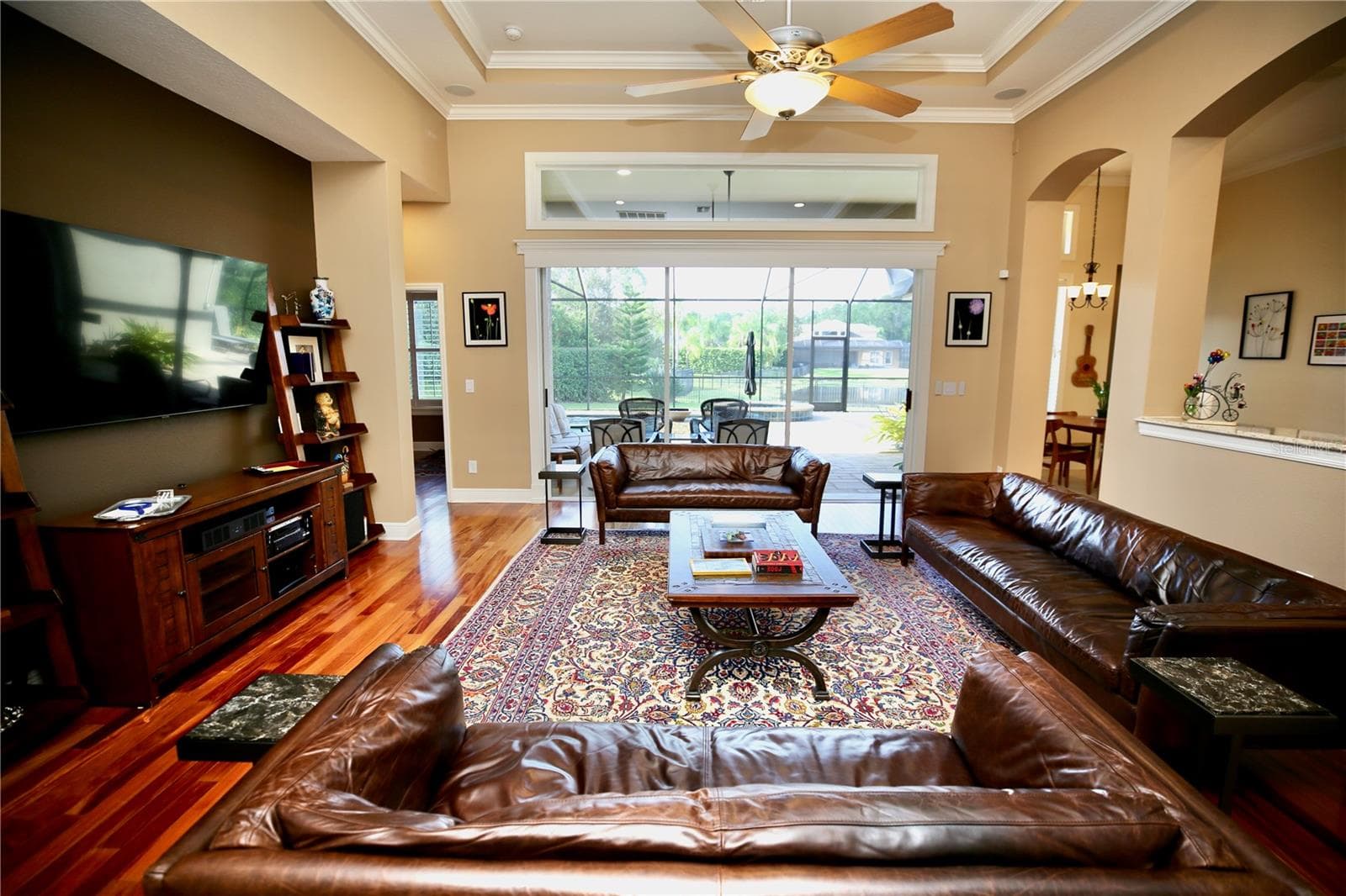 Beautiful Family Room - 14824 TUDOR CHASE DR, TAMPA