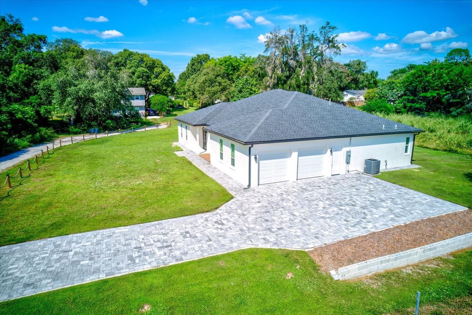 Long Driveway leading to Side Entry Garage - 1148 TURNER LN, ALTAMONTE SPRINGS