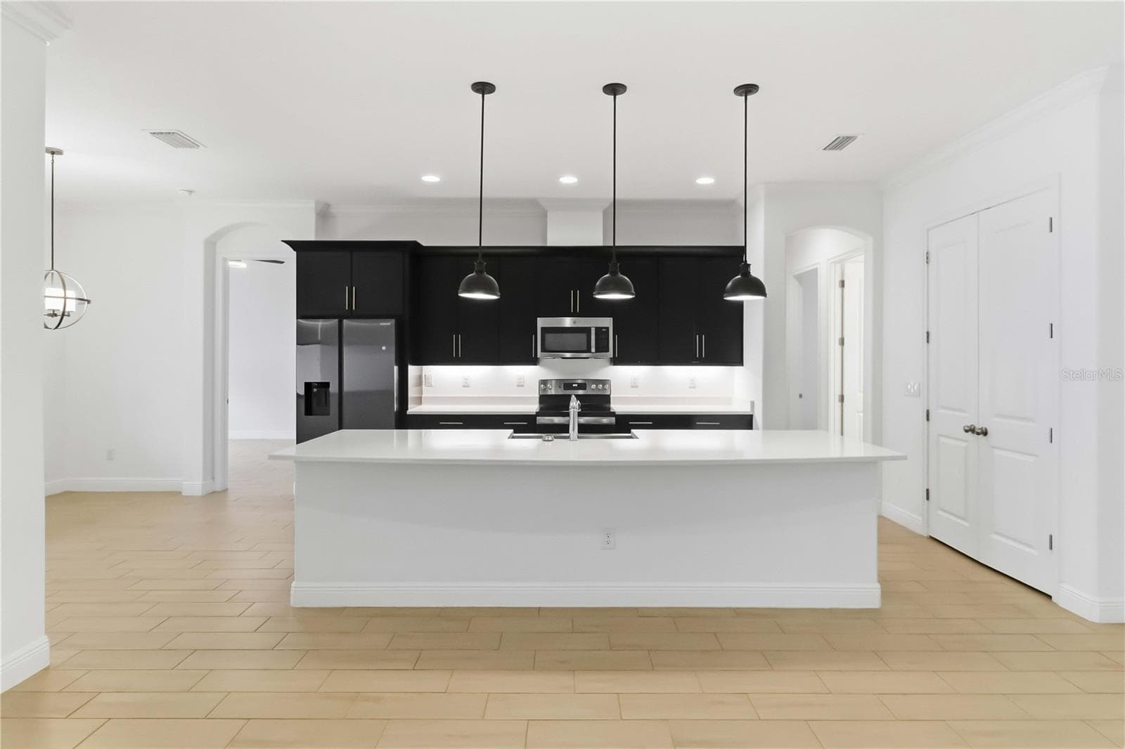 Single Family Residence at 4028 SALIDA DELSOL DR, SUN CITY CENTER, photo 10 of 47