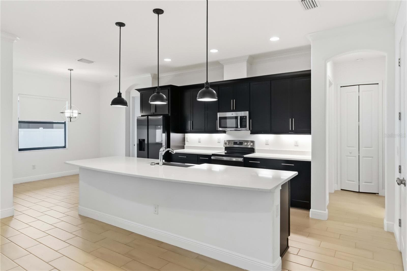 Single Family Residence at 4028 SALIDA DELSOL DR, SUN CITY CENTER, photo 11 of 47